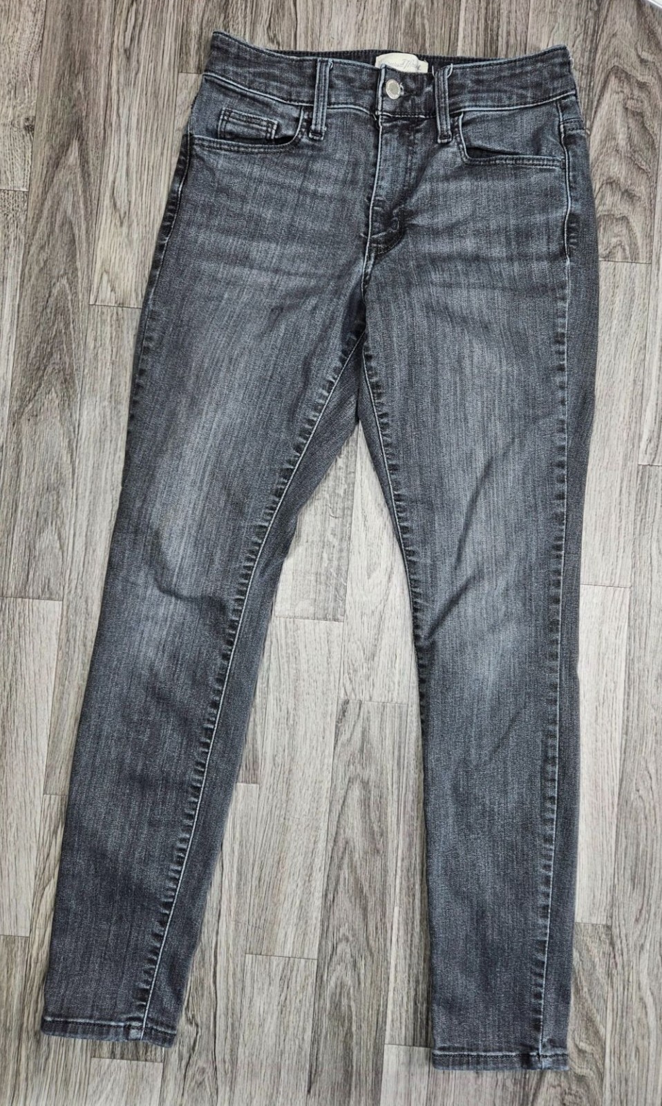 Universal Thread Womens Size 2 / 26 R Pockets High Rise Skinny Grey Denim Jeans