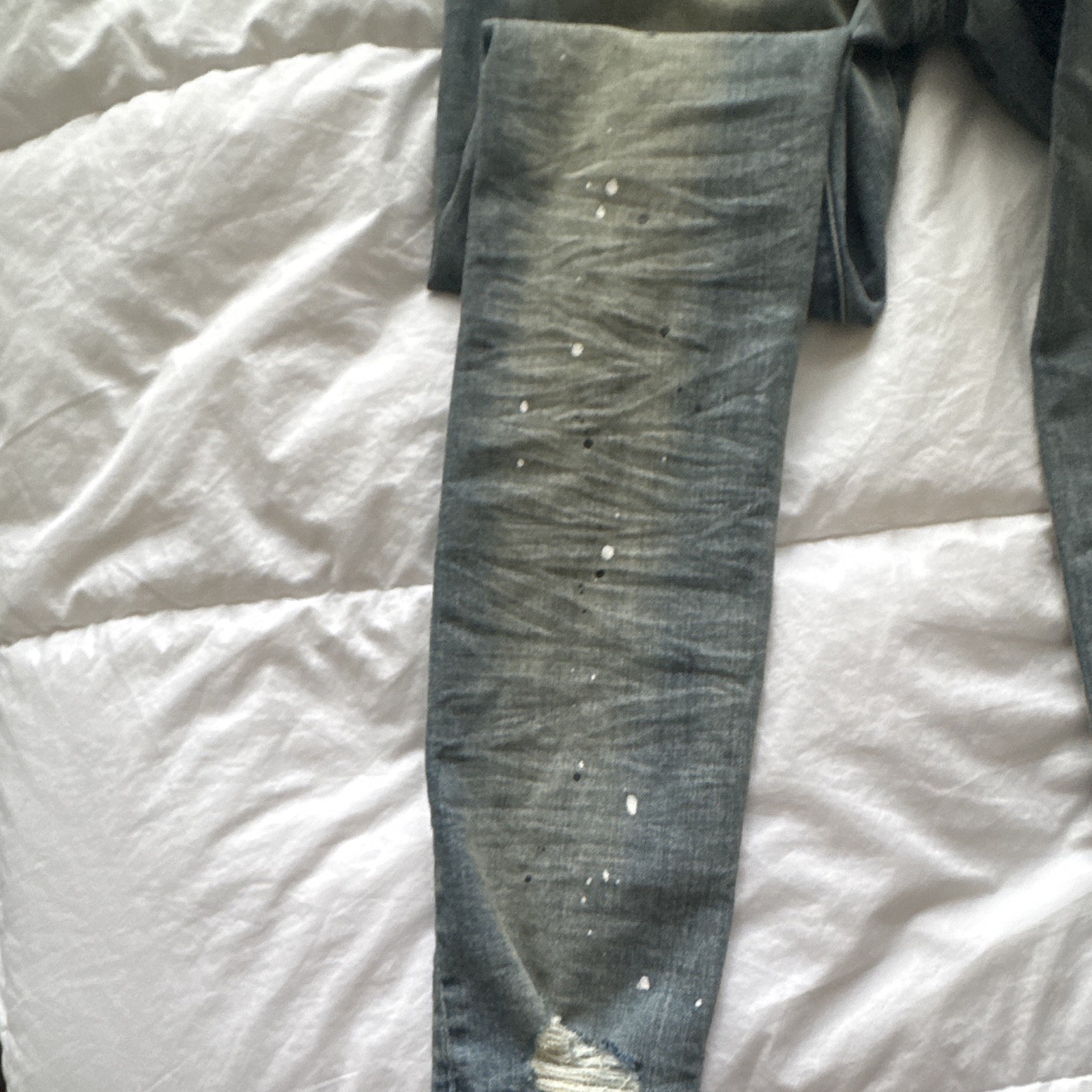Purple Brand Men’s Gray Distressed Slim Skinny Denim Jeans w/ 5-Pocket Design