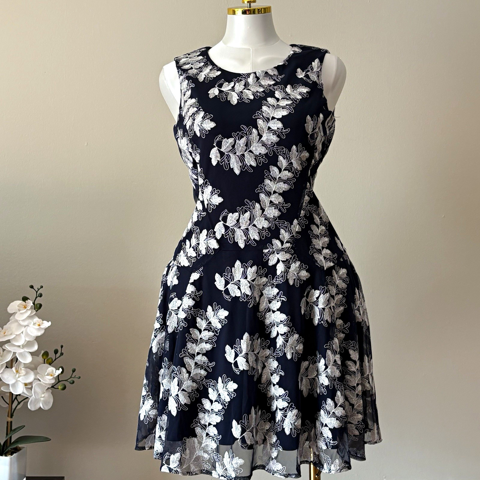 Tommy Hilfiger Navy/White Floral Mesh Fit & Flare Round Neck Dress Sz 1