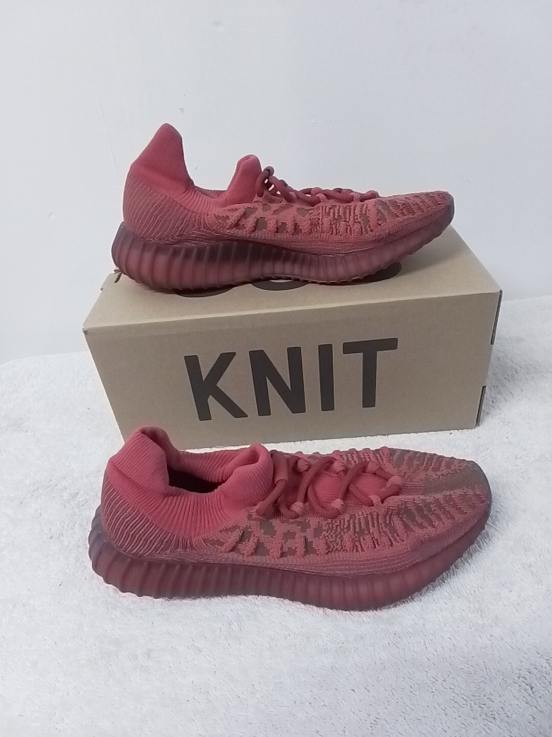 Size 9 Men’s Adidas Yeezy Boost 350 V2 CMPCT Slate Red Lace Up Sneakers Shoes