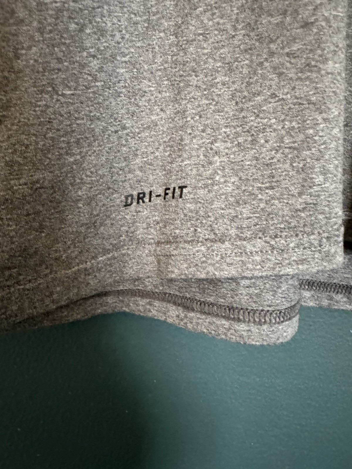 Nike Dri-FIT Men’s L Gray Crew Neck Short Sleeve Moisture-Wicking T-Shirt