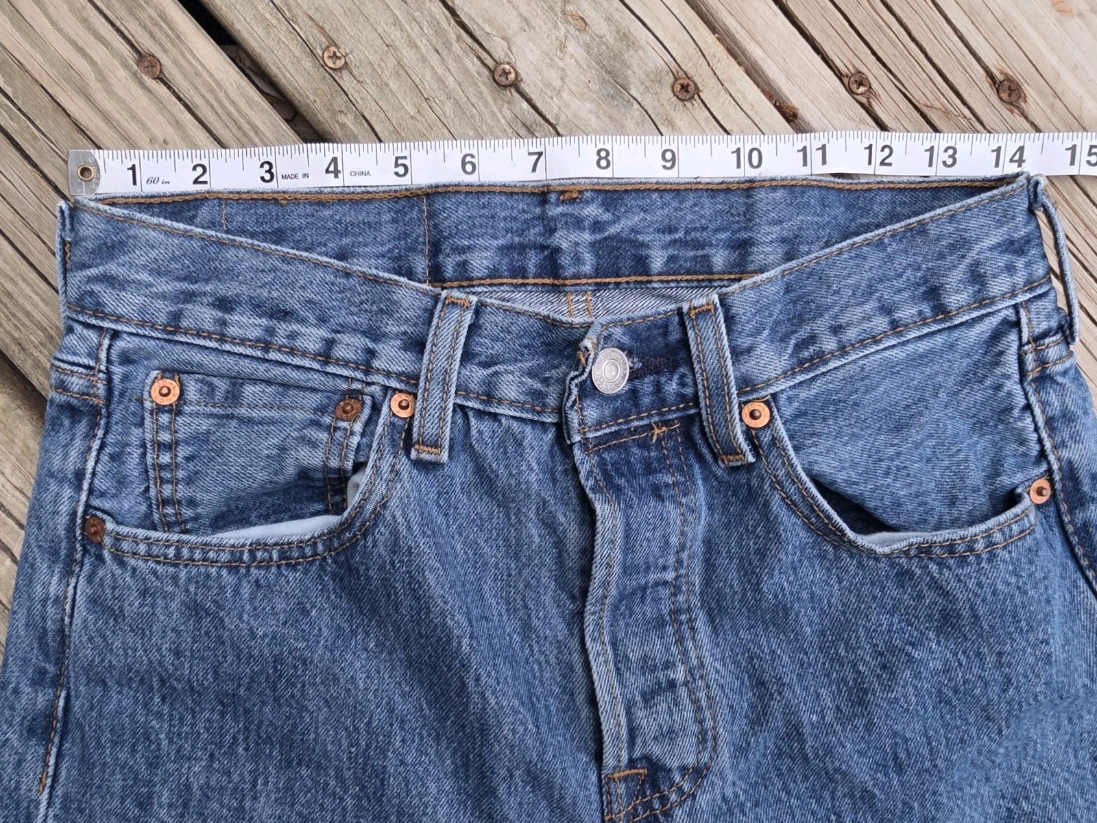 Levi’s 501 Classic Fit Straight Leg men’s Jeans 28×30 Medium Stonewash