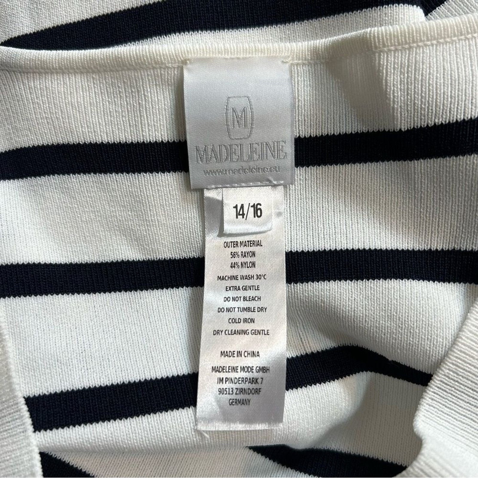 Madeleine Germany White & Black Striped V-Neck Sweater Size 14/16