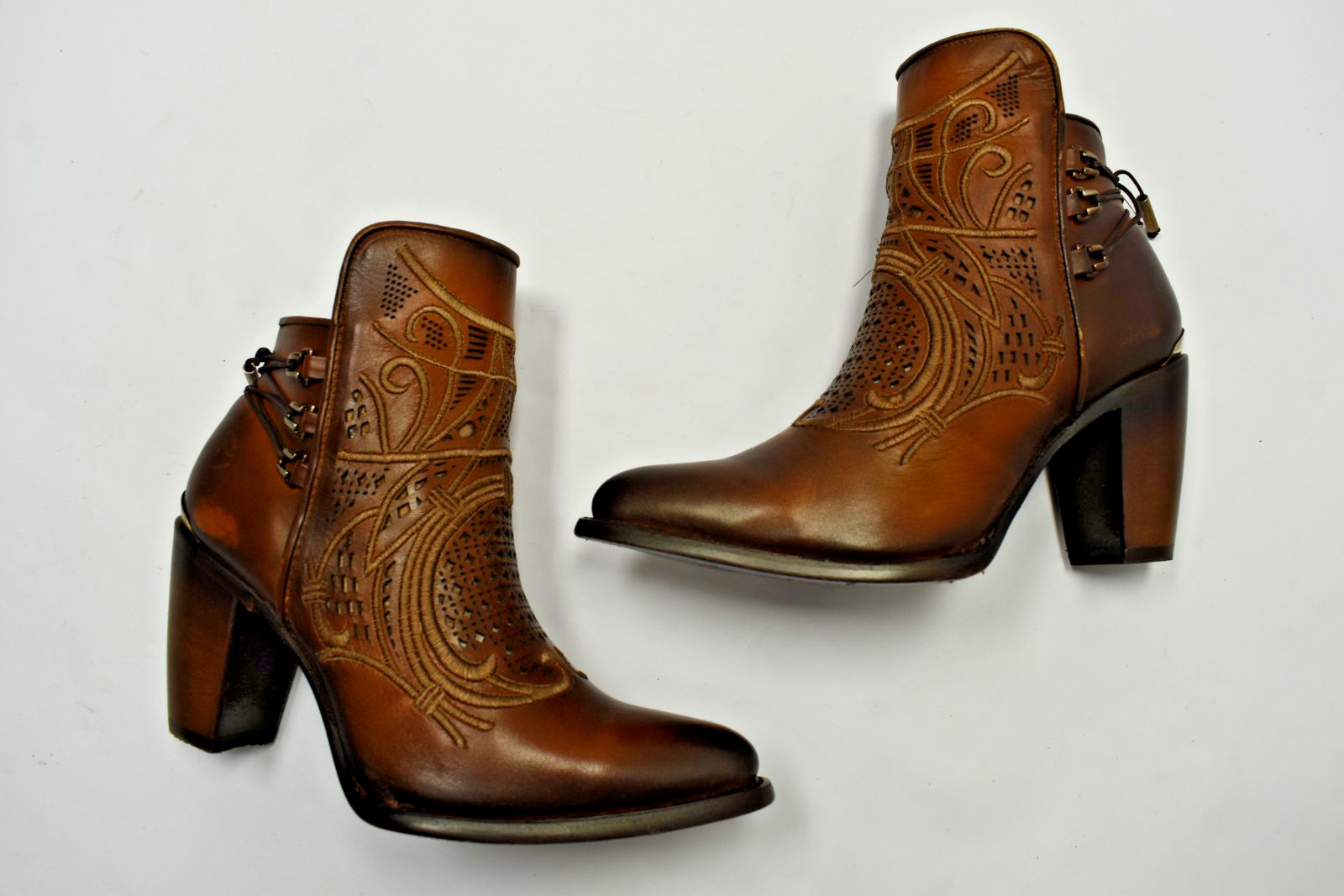 Ladies Cuadra CU434 LD Satro Chestnut Laser & Embroidery Round Toe Size 8 West