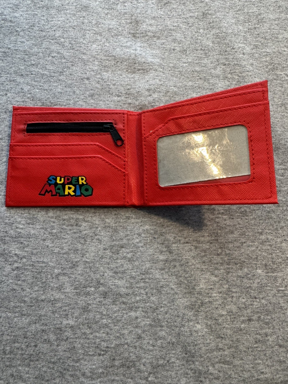 NWOT Super Mario Brothers Bifold Wallet Silicone Rubber Bioworld Game Luigi
