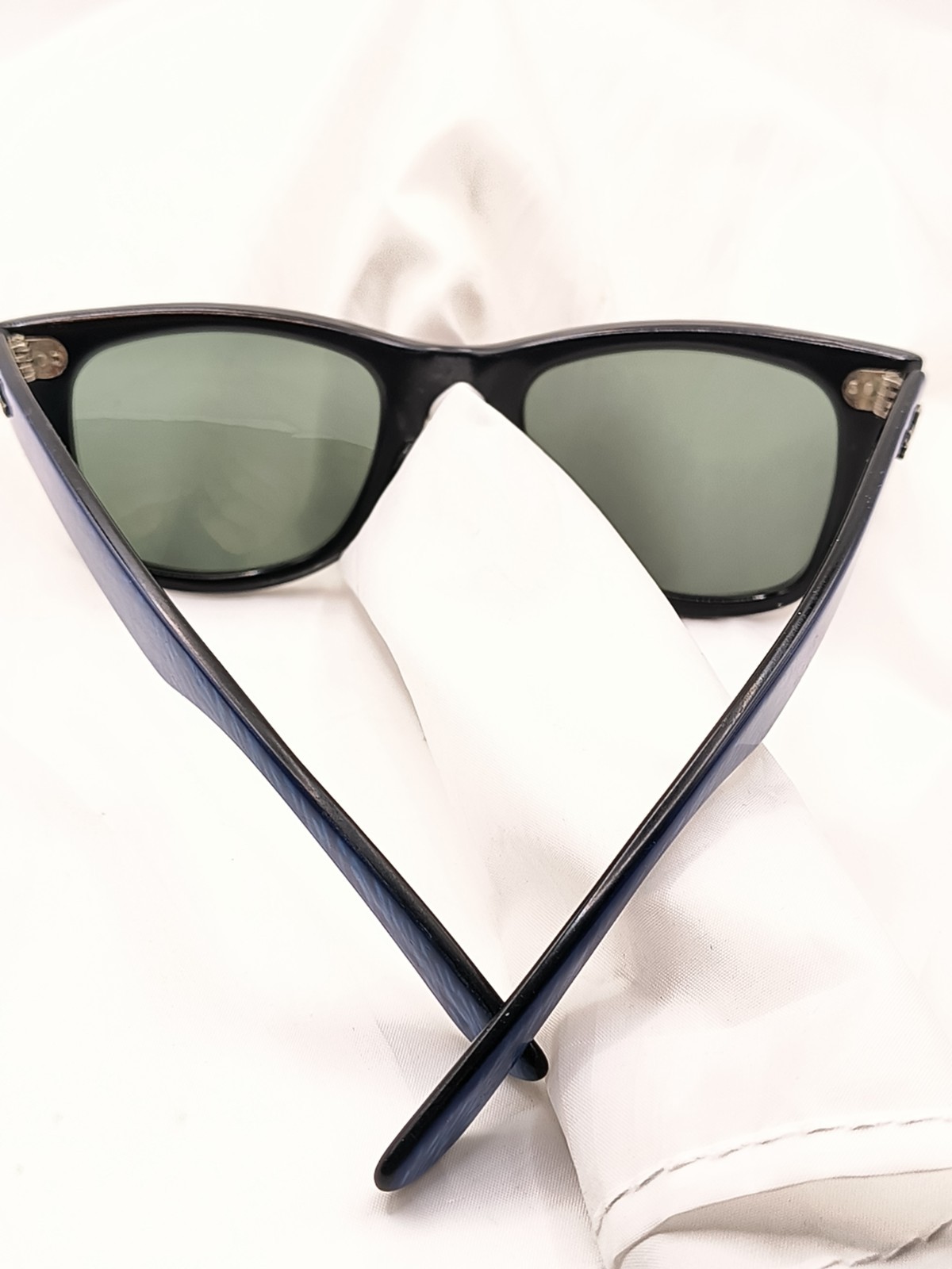 These are vintage B&L Ray-Ban L1723 Wayfarer sunglasses