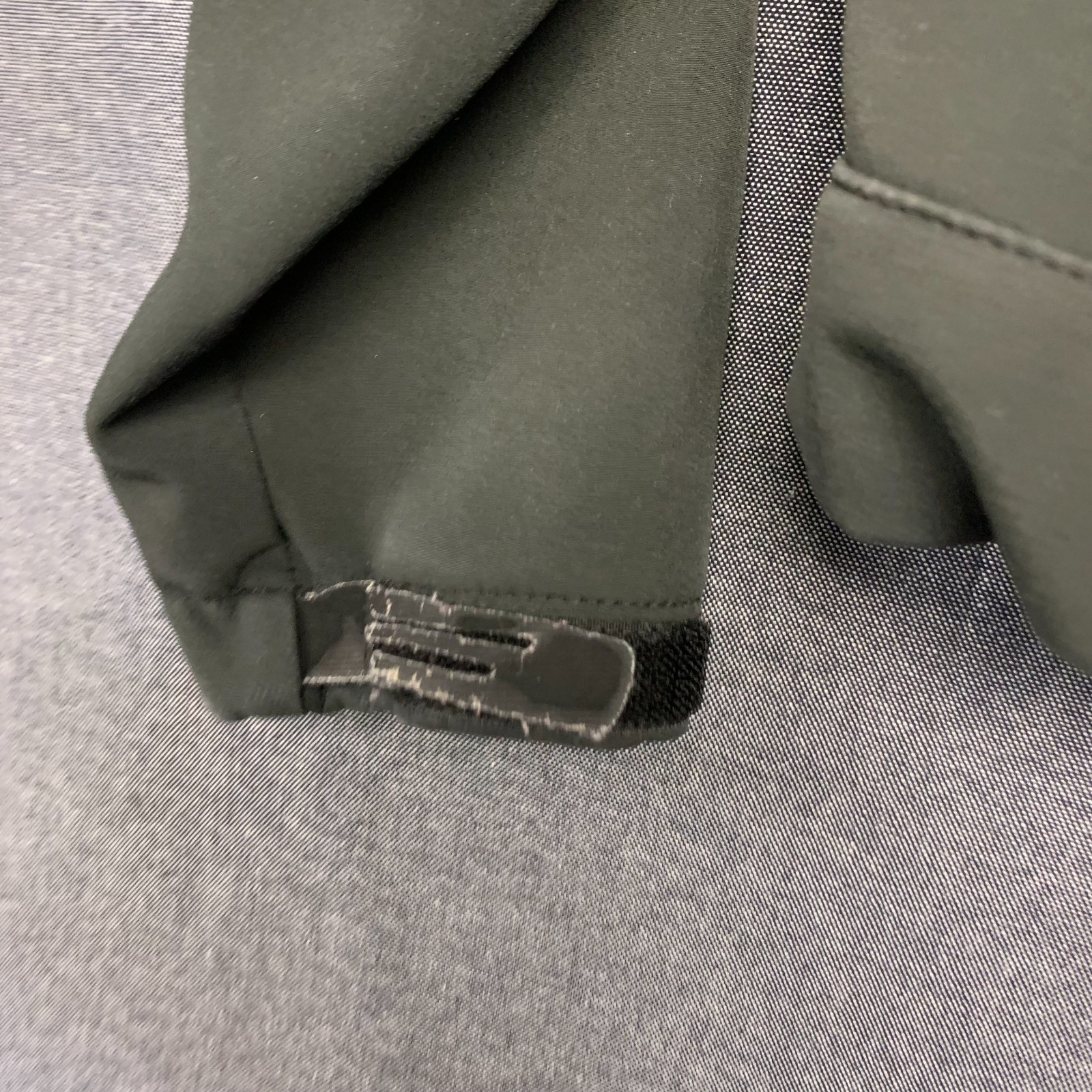 The North Face Apex Mens Jacket Size M Gray Soft Shell Full Zip Windproof Hiking