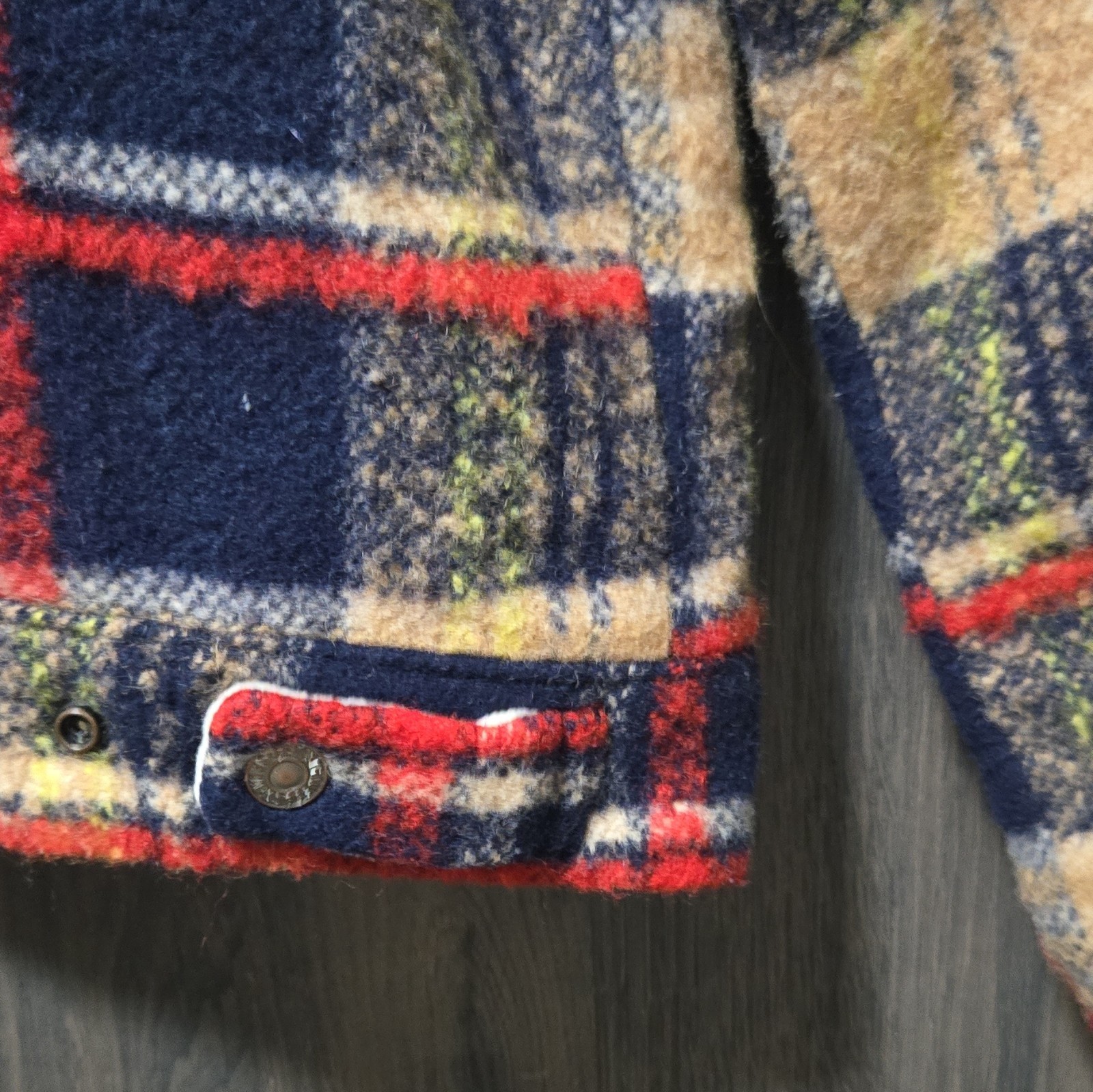 Levi’s Men’s Plaid Lined Sherpa Collar Snap Jacket Size M Blue/Beige/Red