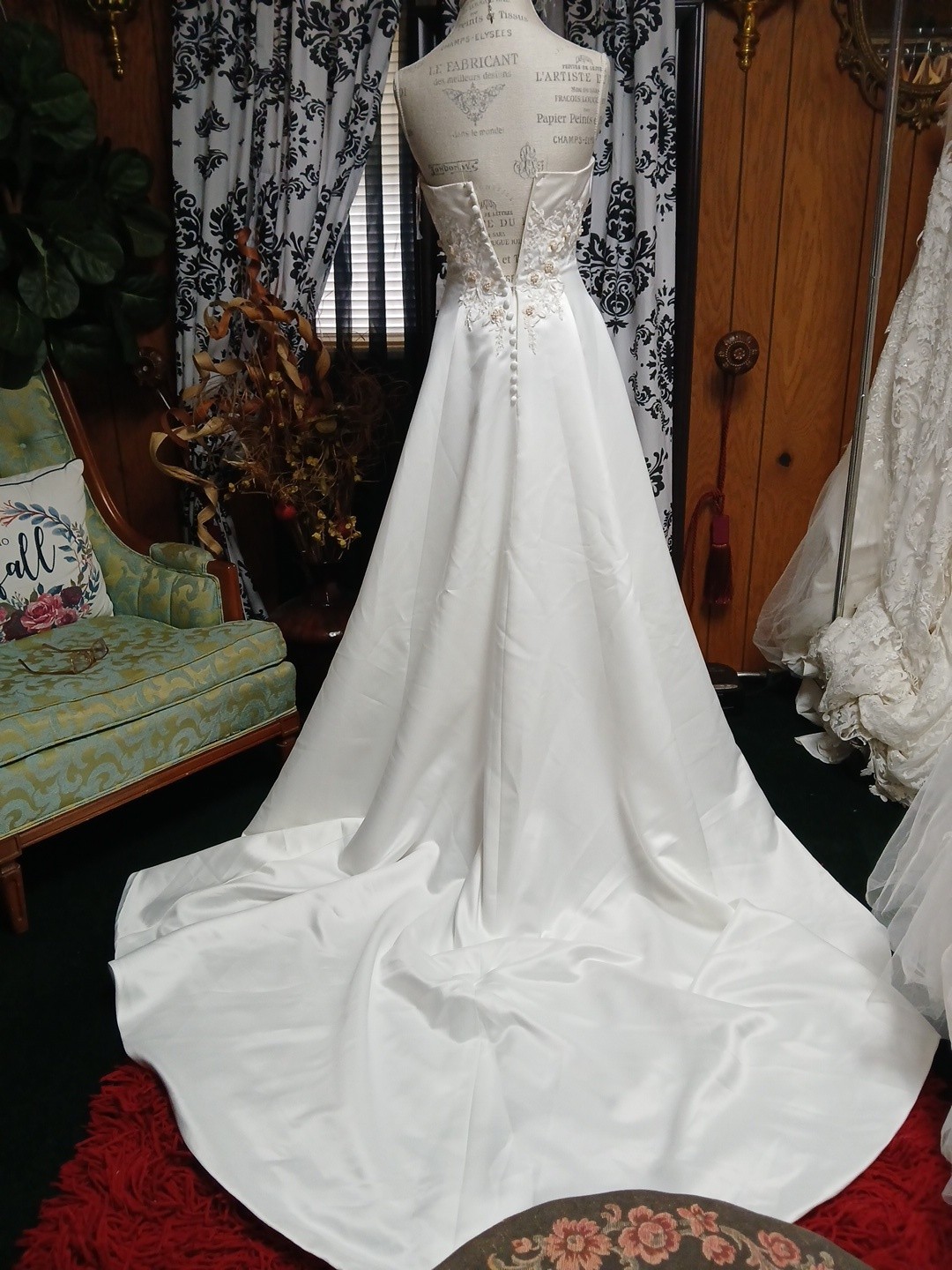 Mori Lee Ivory Wedding Dress With Floral Embroidery Size 6