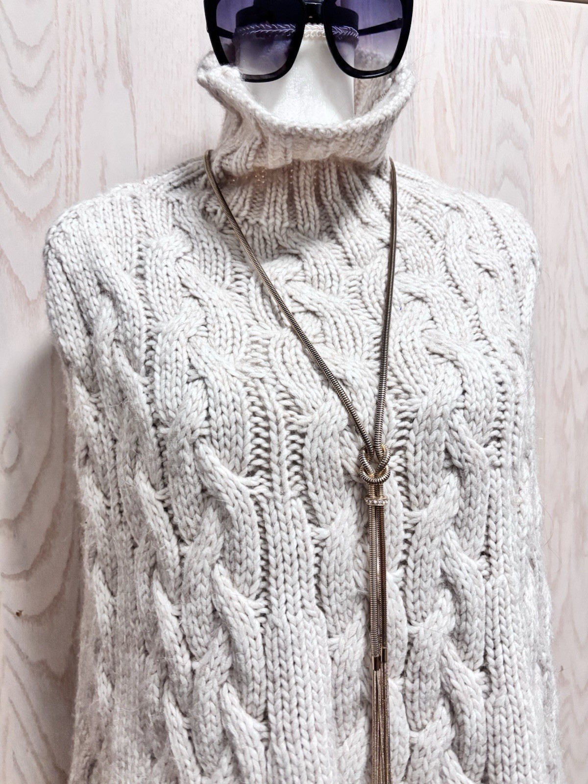 GELSO BIANCO ITALIAN CHUNKY CABLE KNIT ALPACA BLEND PONCHO OATMEAL COLOR . NEW .