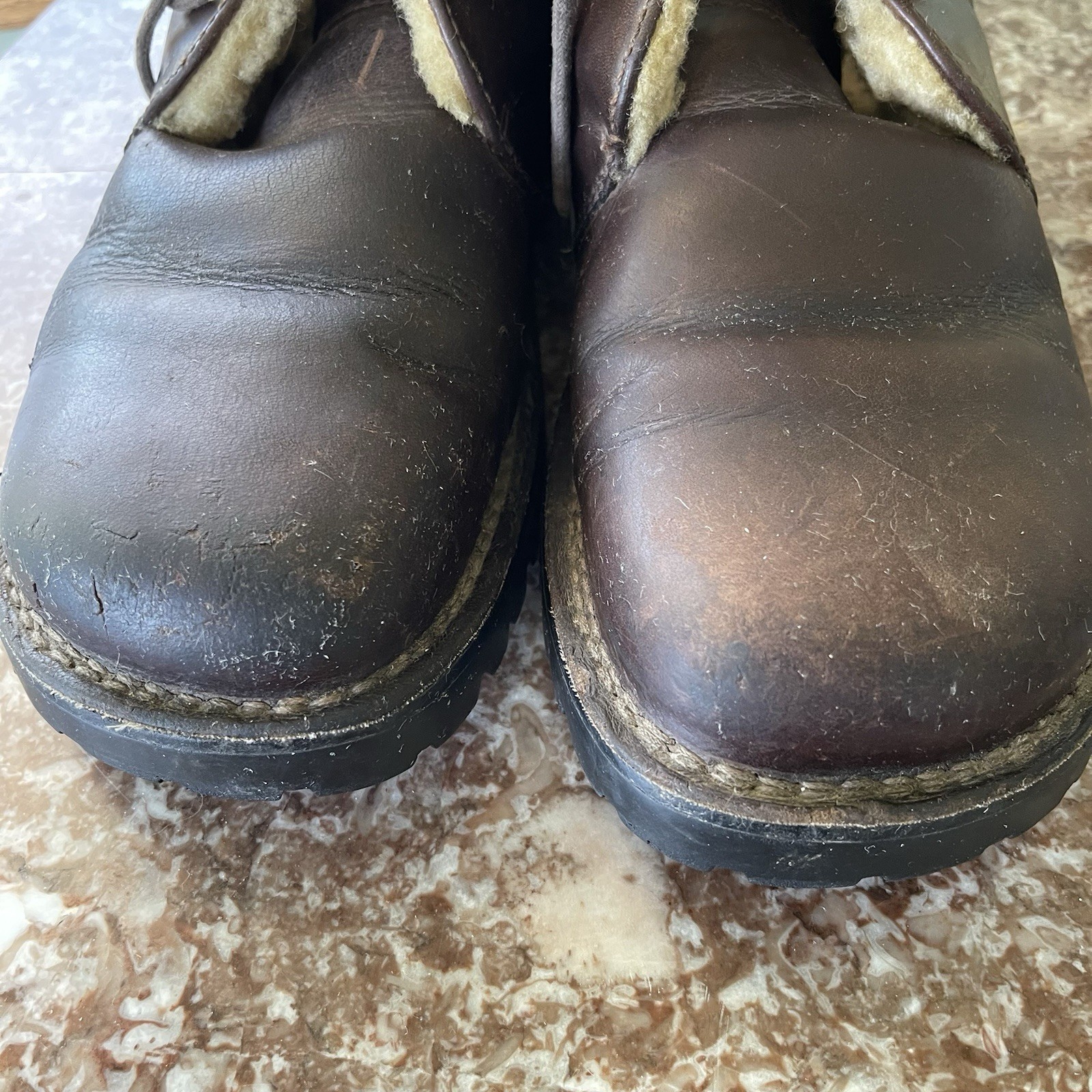 UGG Australia Brown Leather Shearling Lined Chukka Boots Men’s Size 10 US
