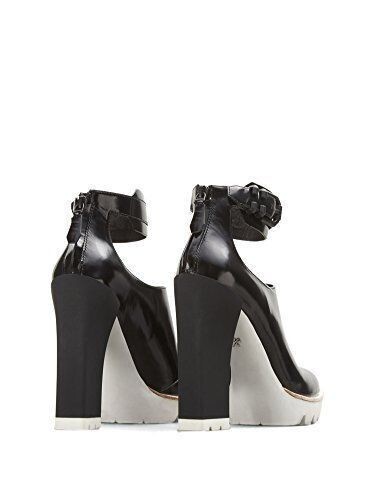 WOMEN’S OTTO POLISHED-LEATHER LUG-SOLE BOOTIE By KENNETH COLE US Size 5 (CM 21.6