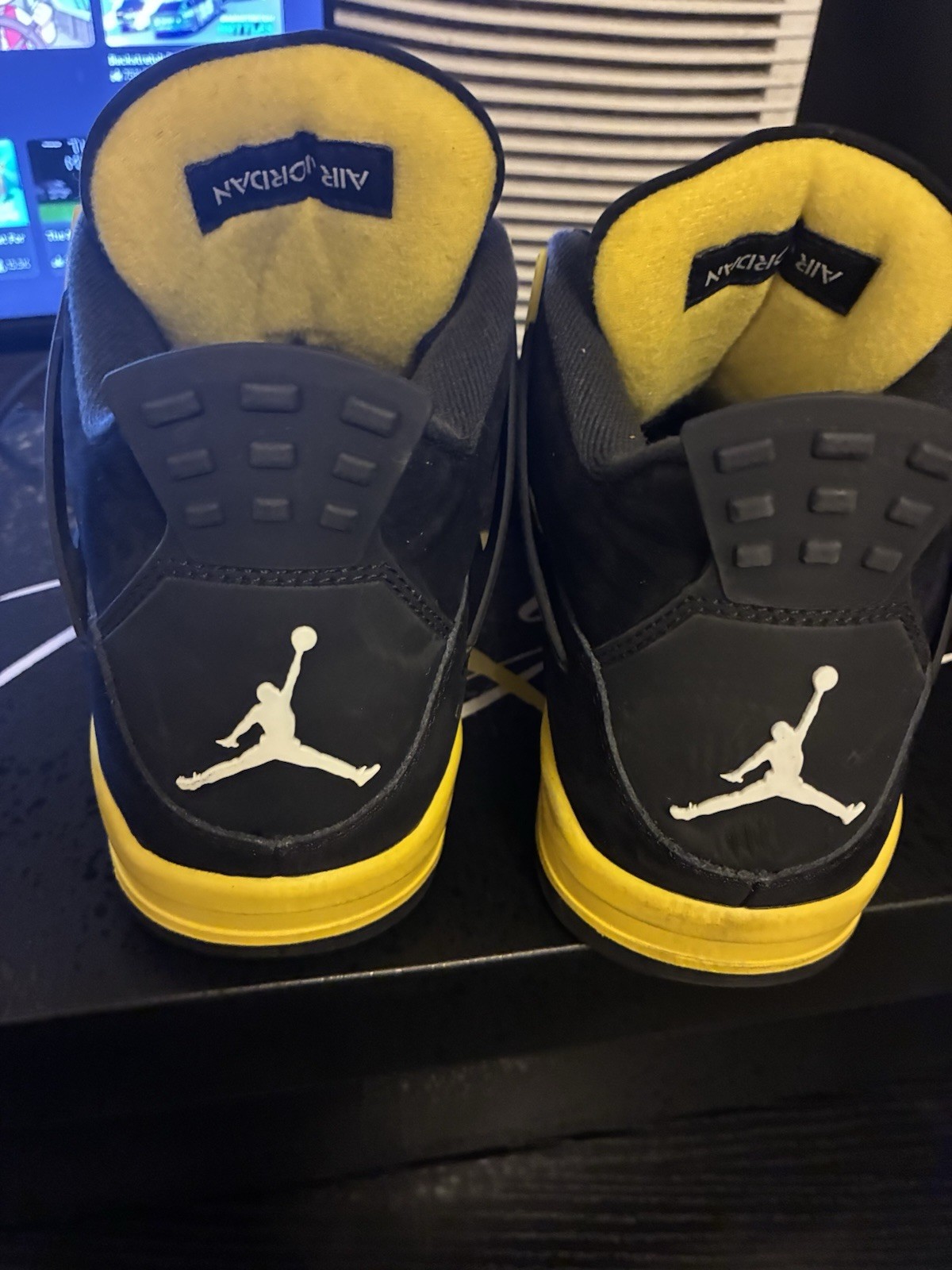 Jordan Air Jordan 4 Retro Thunder Black/Tour Yellow DH6927-017 2023 Men’s