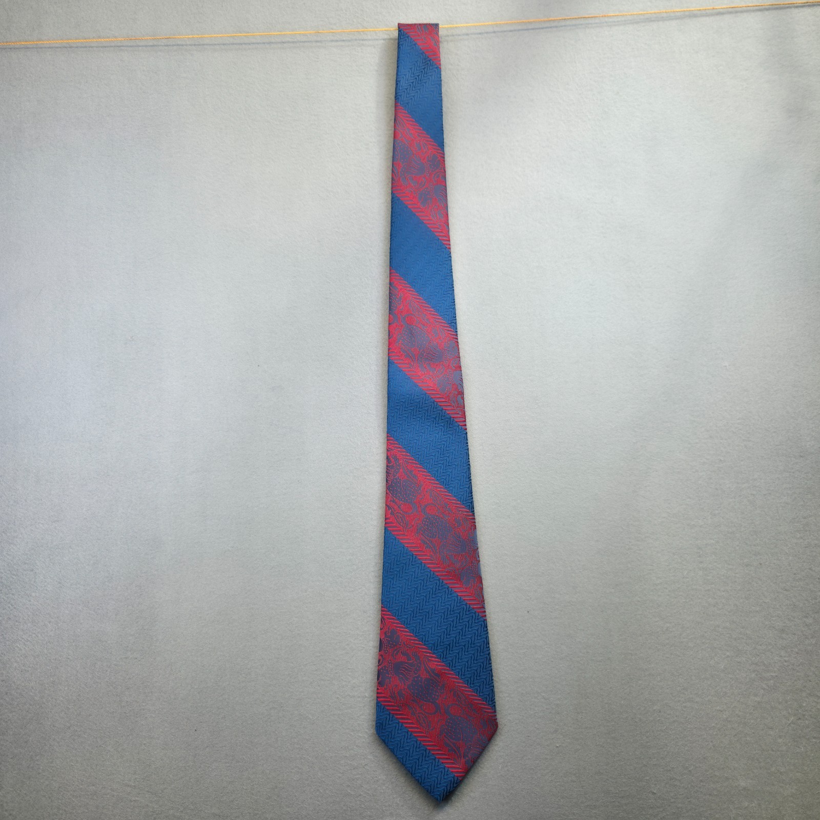 Vintage Trevira Men’s Red & Blue Lion Polyester Fabric Neck Tie 4.25×56