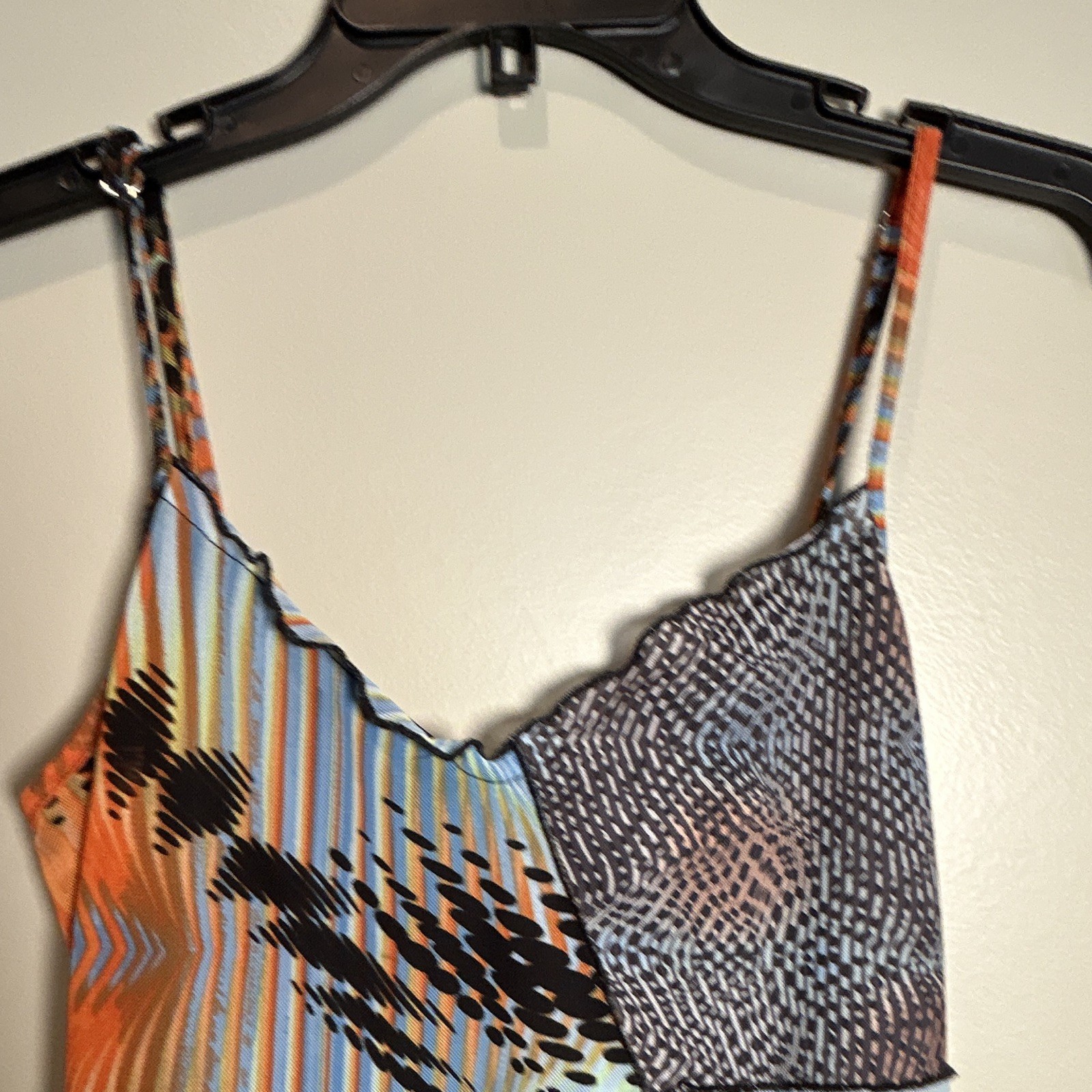 Vintage Y2K Fitted Geometric Women’s Medium Spaghetti Strap Tank Top.