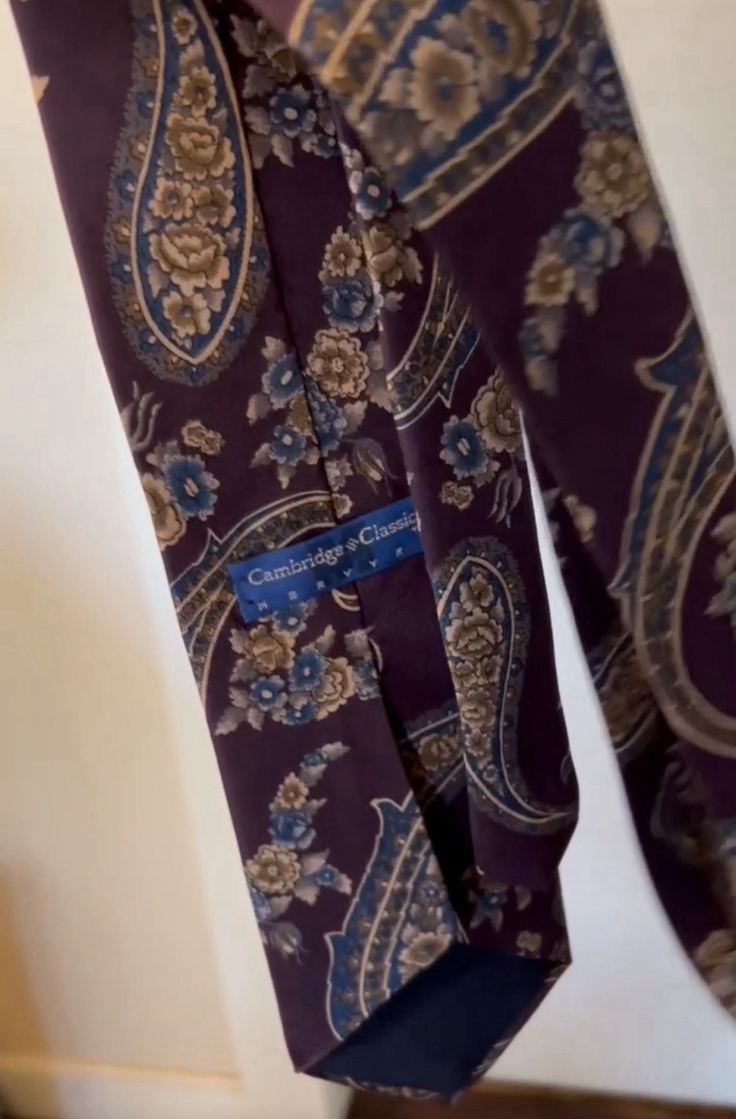 Vintage Cambridge Classics Men’s Paisley Pointed Tie Purple Blue Beige 58in