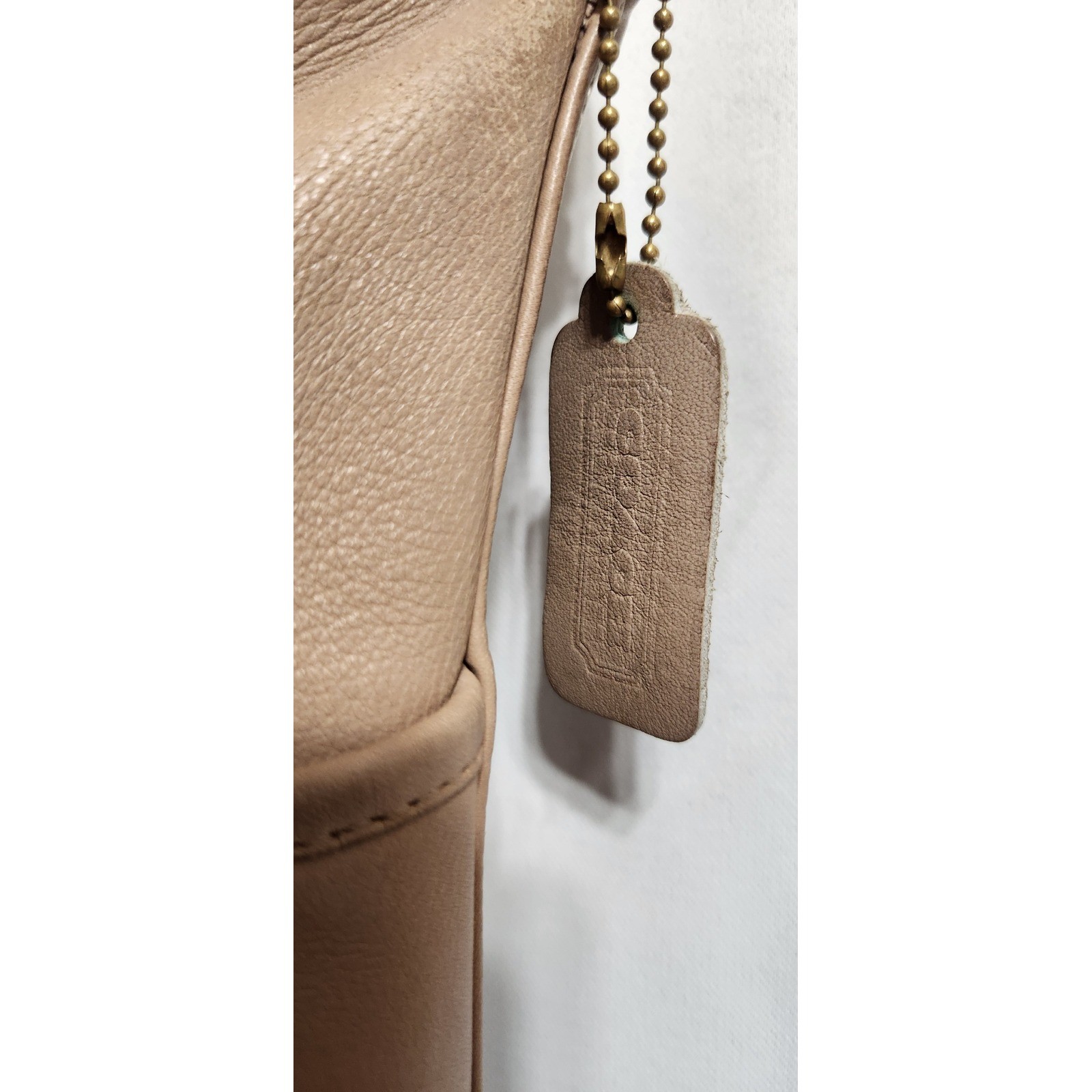 Vintage 80’s Coach Bleeker Tan Leather Crossbody Zip Shoulder Bag Hang tag pics