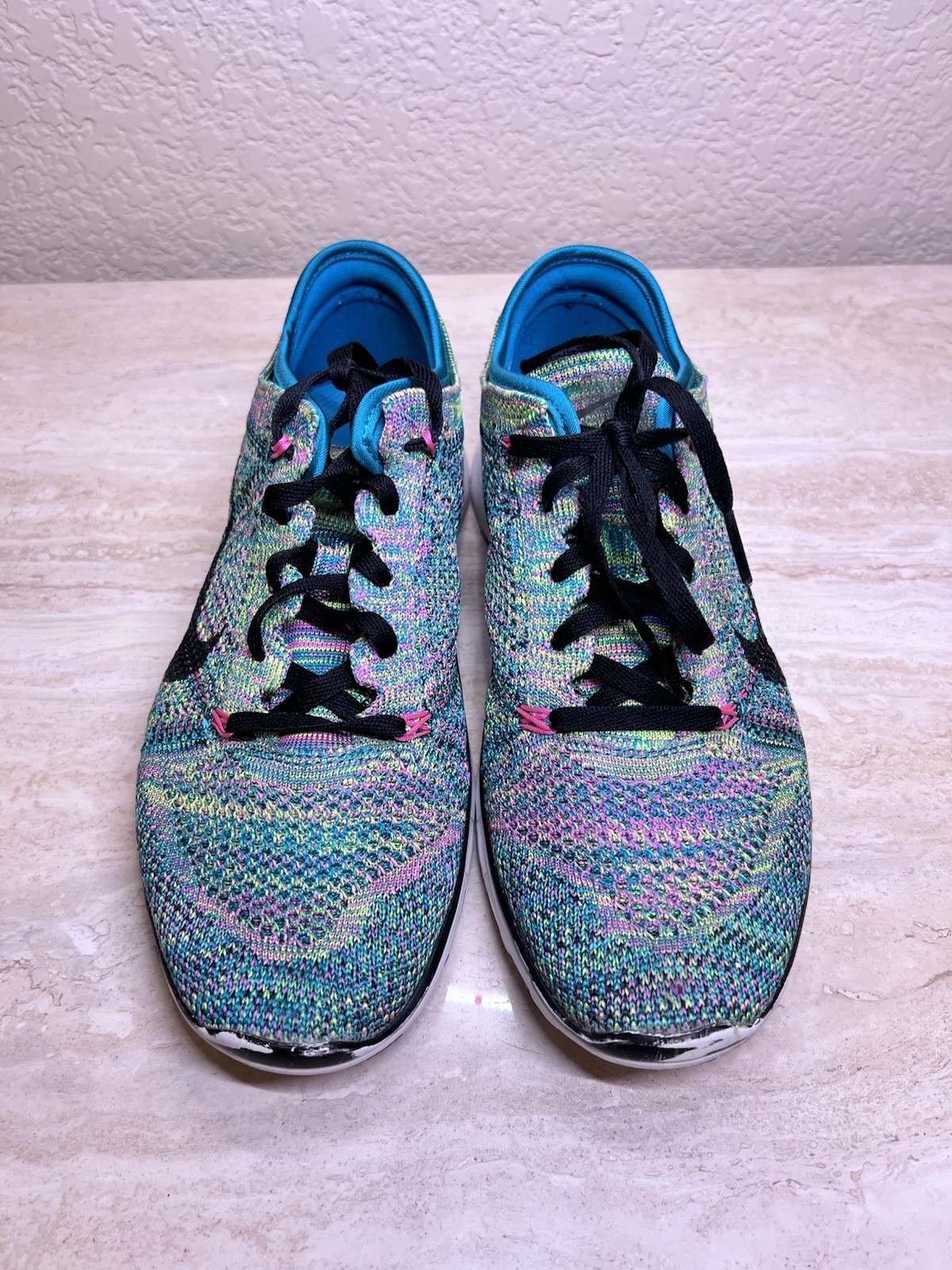Women’s Nike Free multi Color Size 7 Pre Owned Excellent Condition