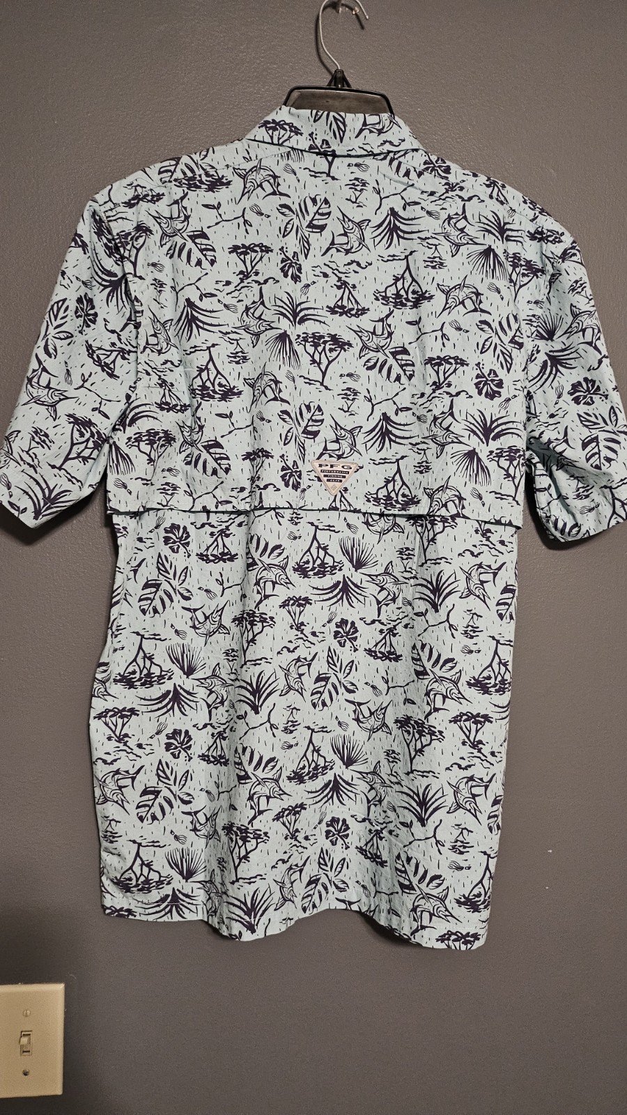 Columbia Men’s PFG Trollers Best Short Sleeve Fishing Shirt Size S/P Fish/Floral