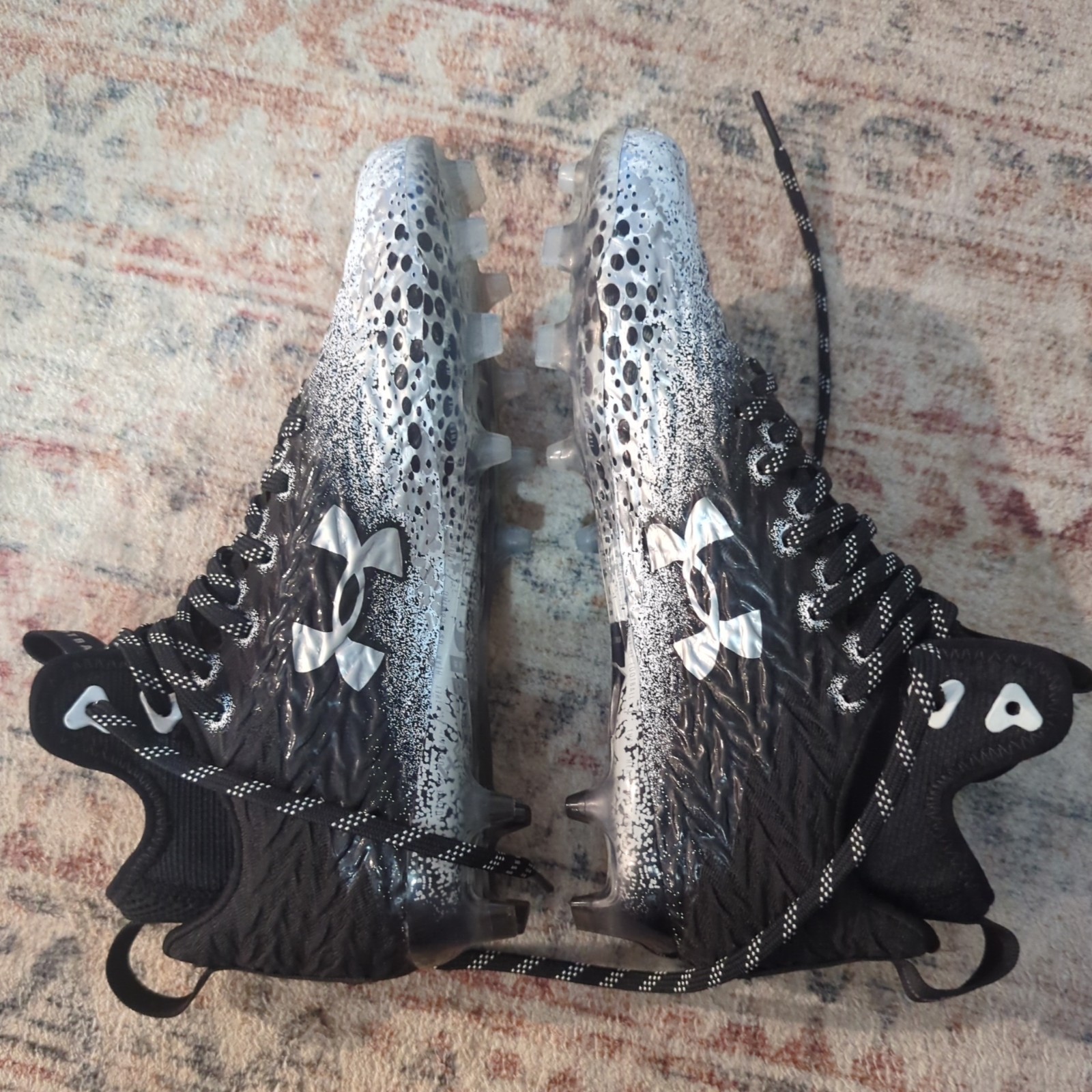 Under Armour Women’s Spotlight Clone Football Cleats Size 7.5