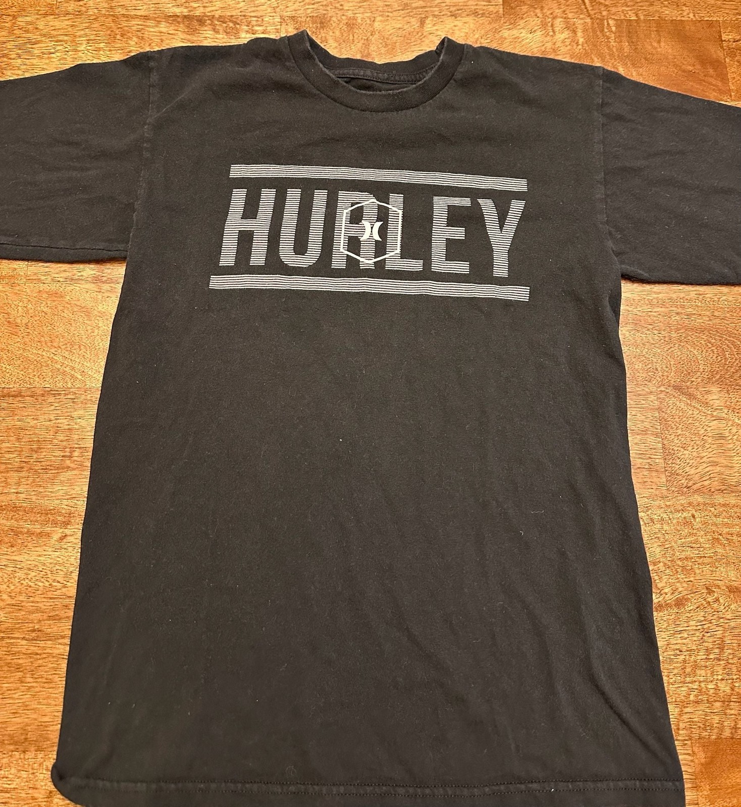 Hurley Graphic Logo T-Shirt Black Size Small