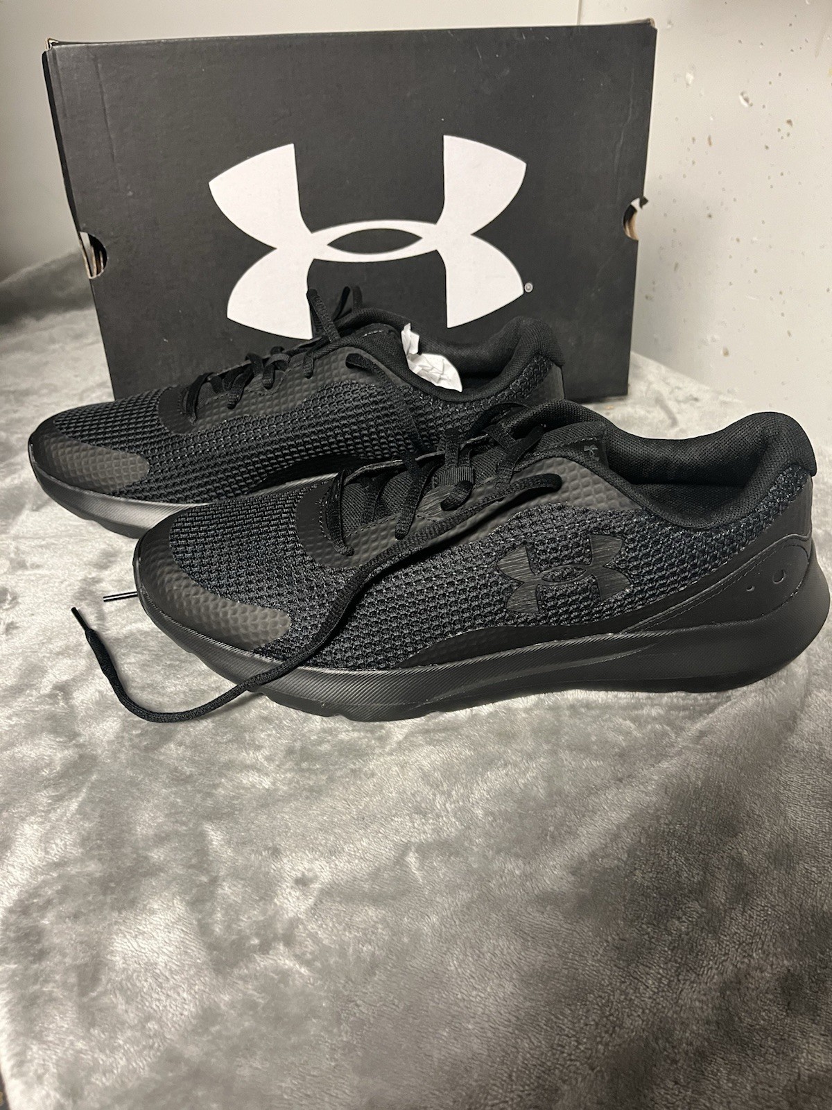 Under Armour Mens UA Surge 3 Running Shoes Cross Training Blackout Size 11 New