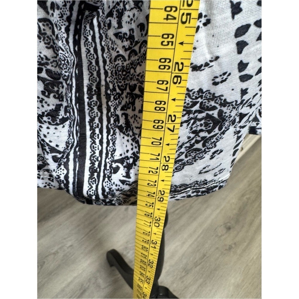 Avenue Black and White Floral Print Top
