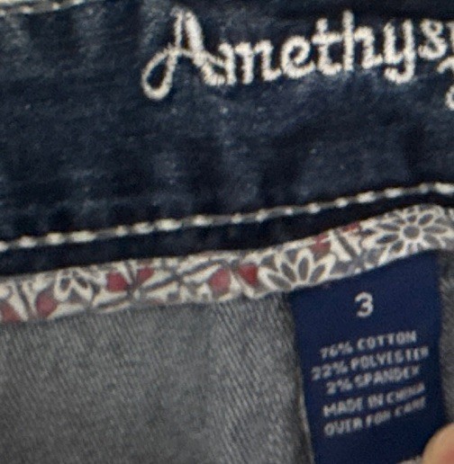 Amethyst Dark Wash Blue Denim Cropped Jeans Women’s Size 3 5-Pocket Embroidered