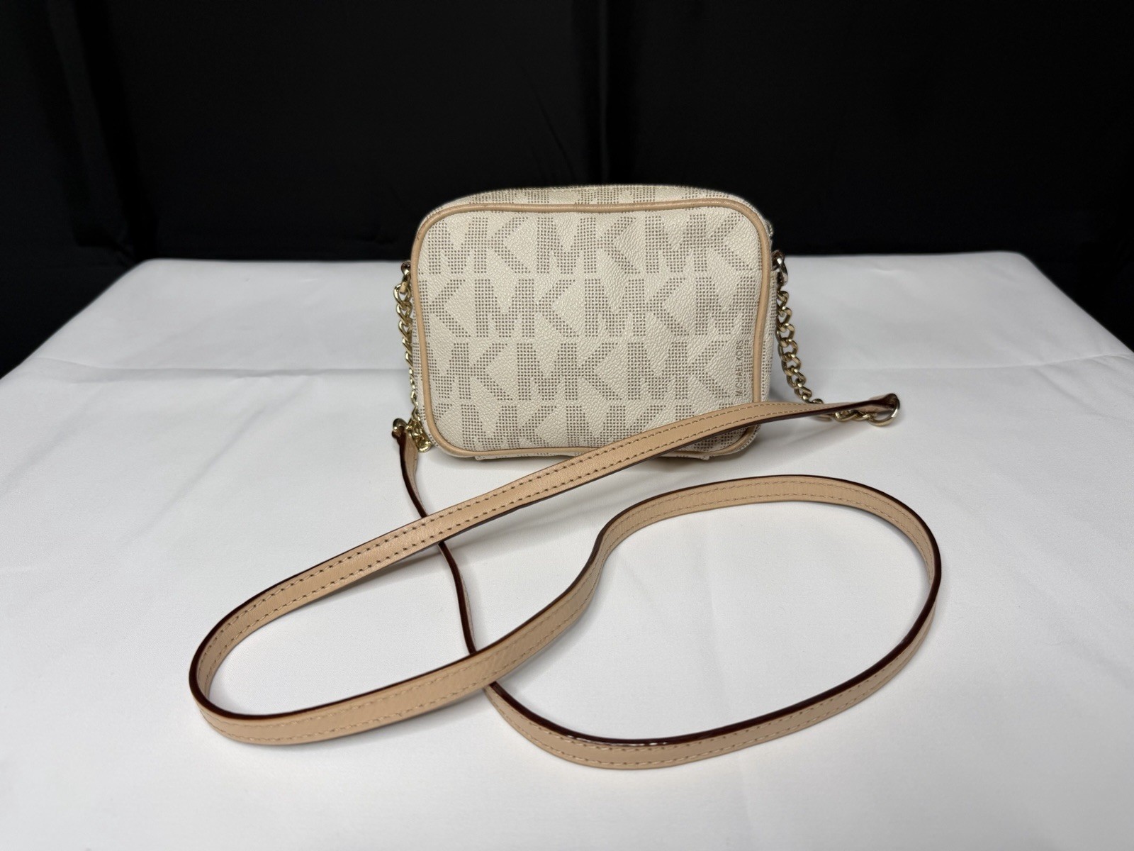 Michael Kors Logo Monogram Small Crossbody Bag Beige Zip Detachable Strap vintag