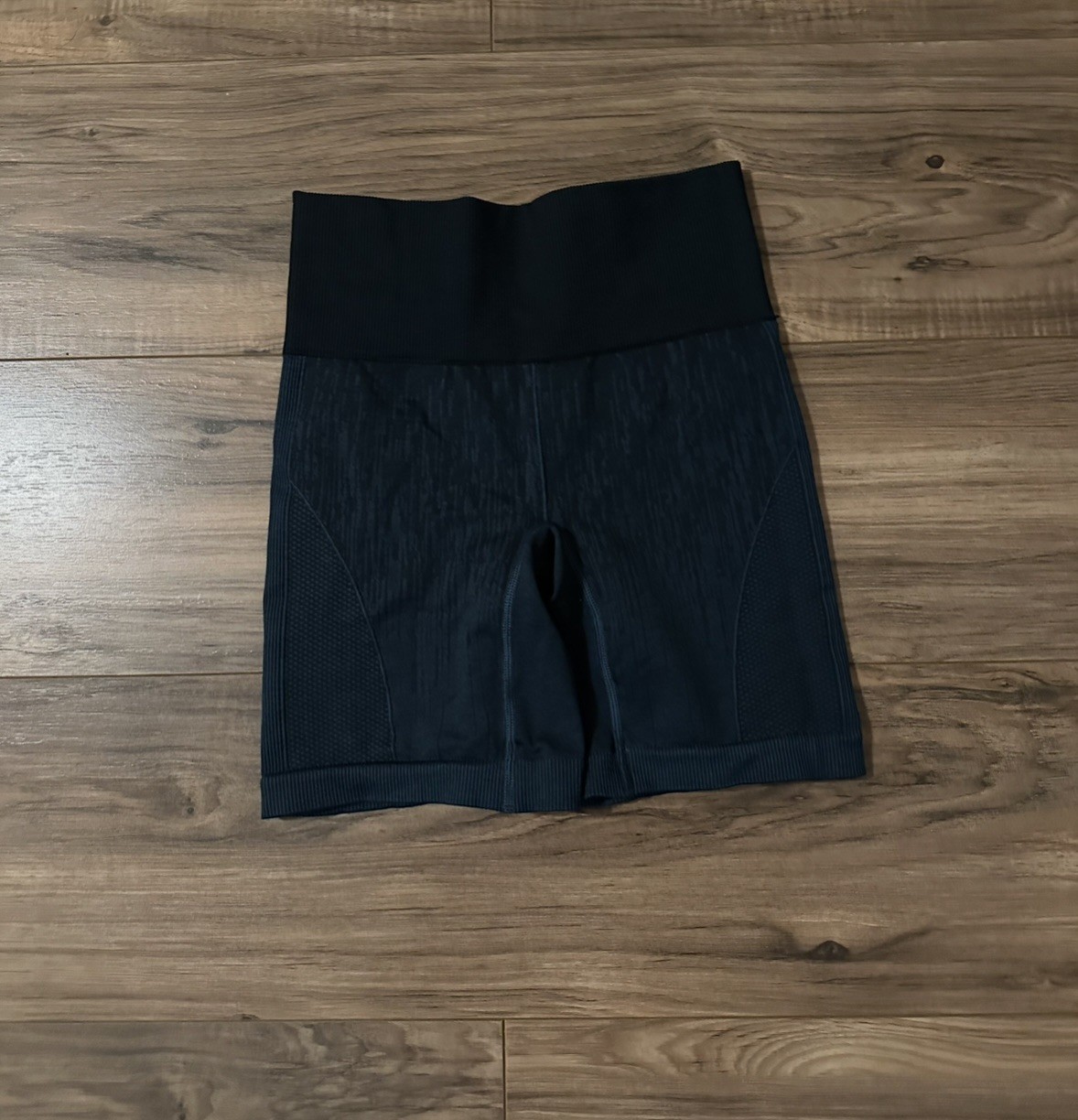 Lululemon Align Ribbed High Rise Shorts Women’s Size 4 Black 6” Biker Shorts