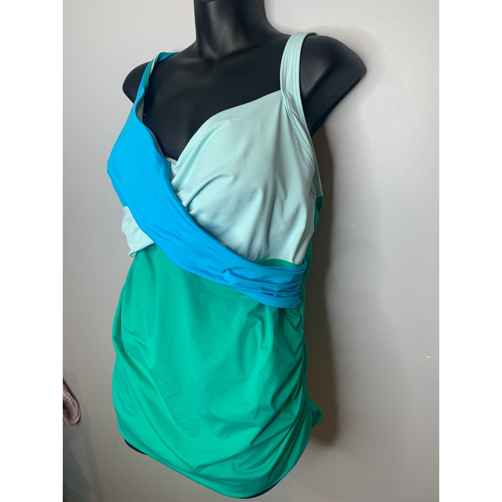 Lands’ End Tankini Top Women’s 22W Blue Green Adjustable Straps Built in cups