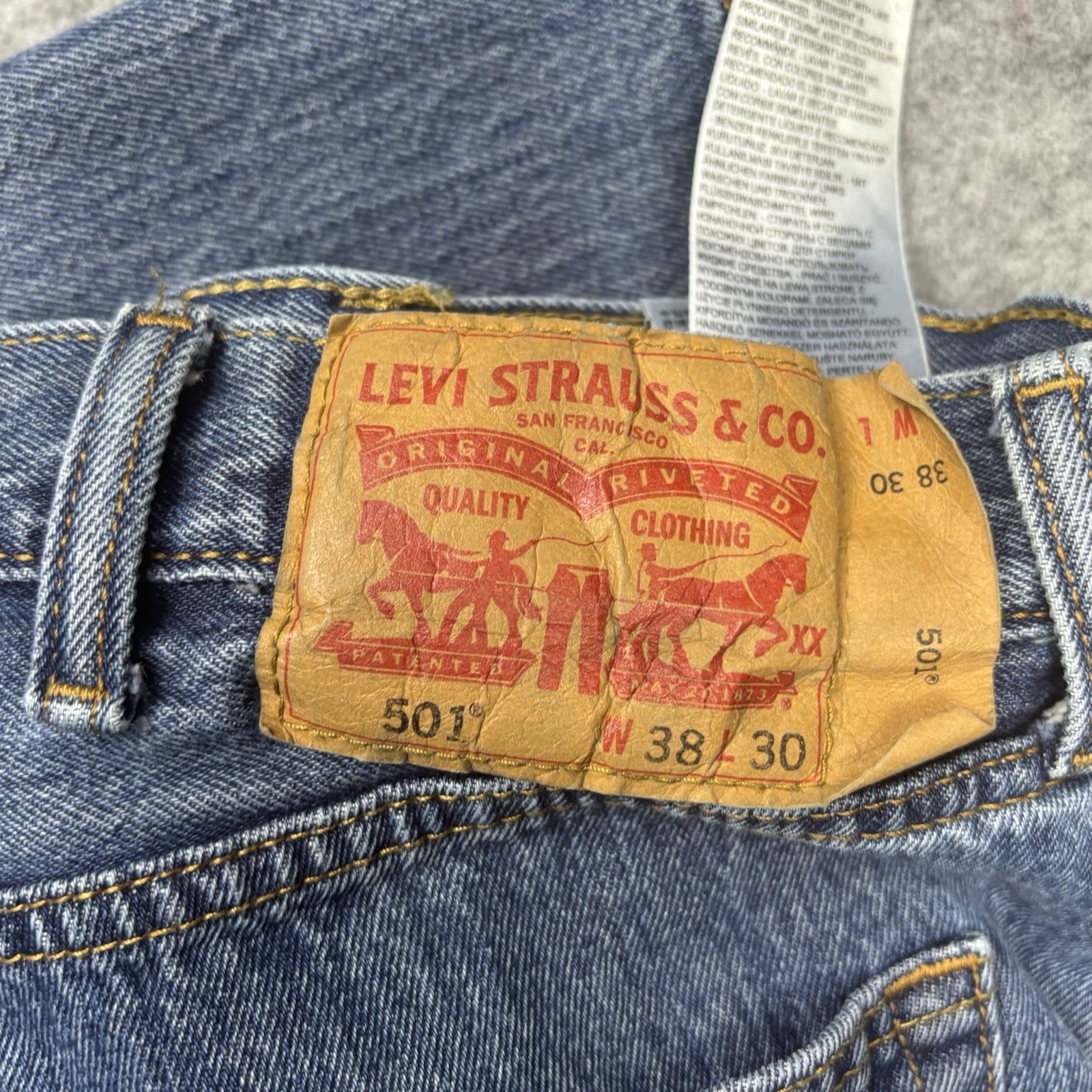 Levis 501 Original Straight Button Fly Denim Jeans Mens 38×30 Blue Medium Wash
