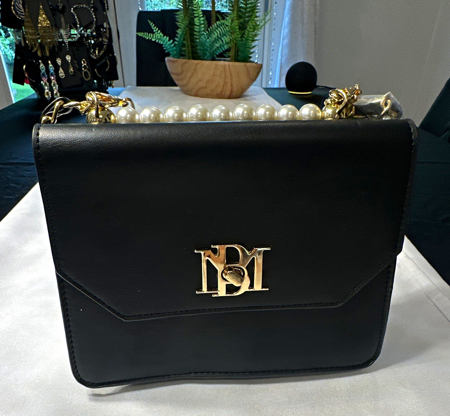 Badgley Mischka Black Small Crossbody Bag, Pearl & Gold Chain Strap Magnetic