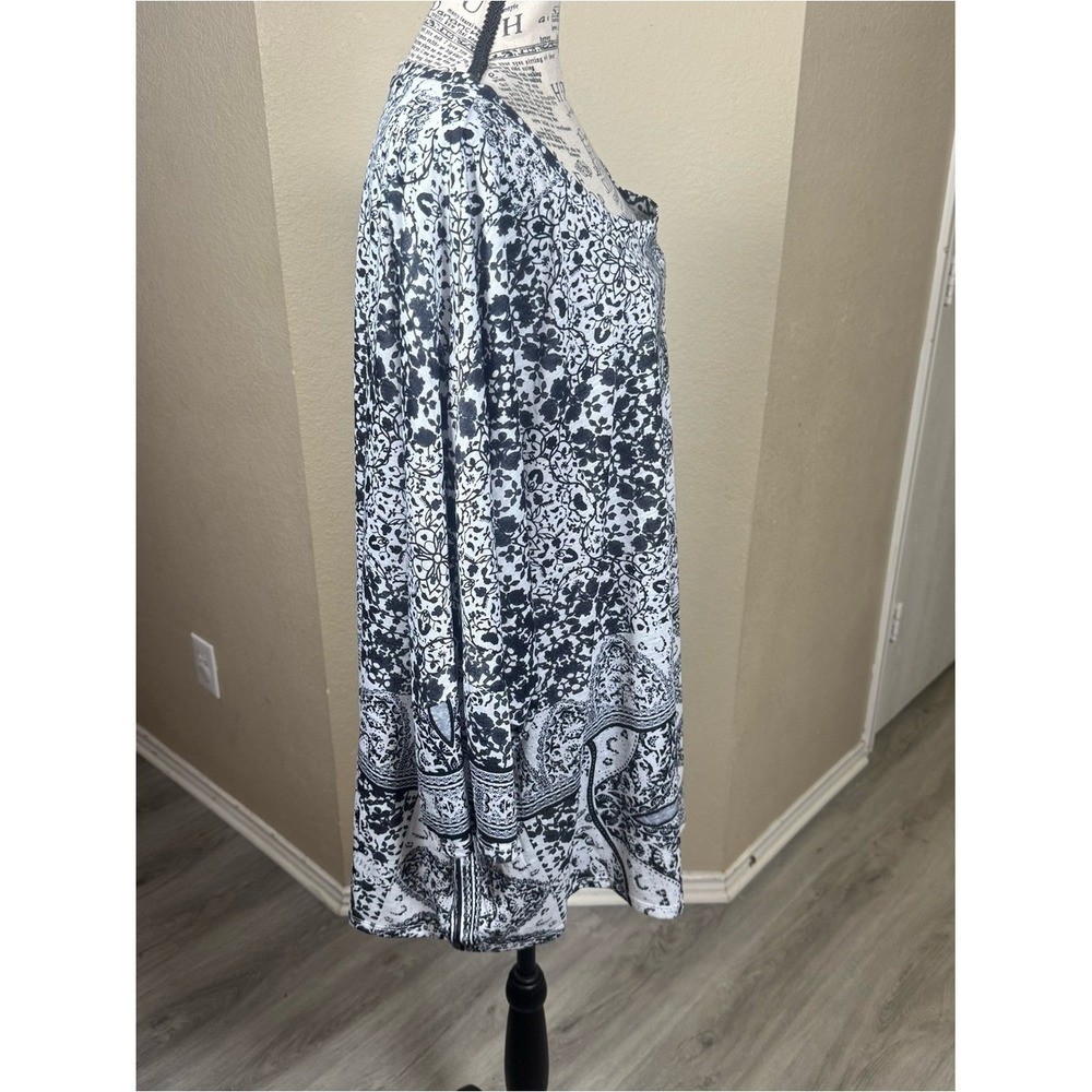Avenue Black and White Floral Print Top