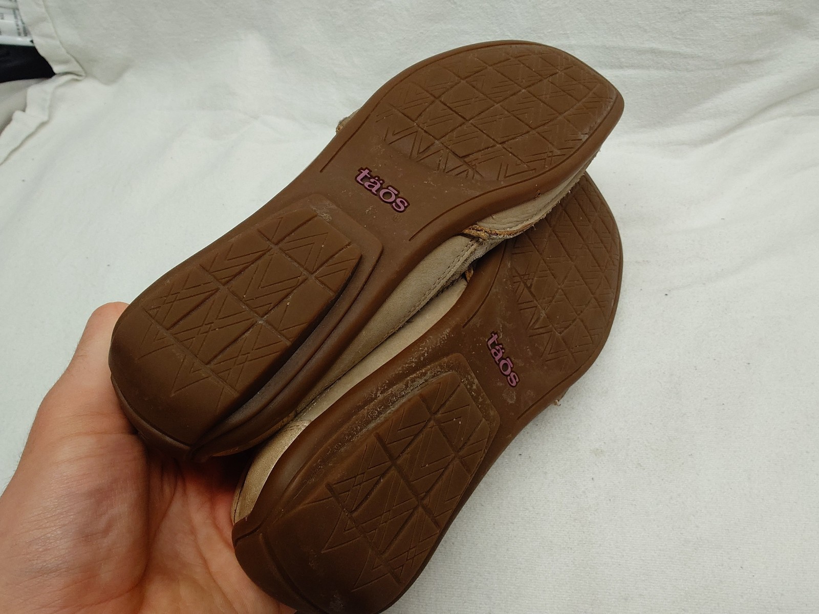 Taos Expose Driving Loafers Size 7 Slip-On Saddle Brown Leather Laser Cut Flats
