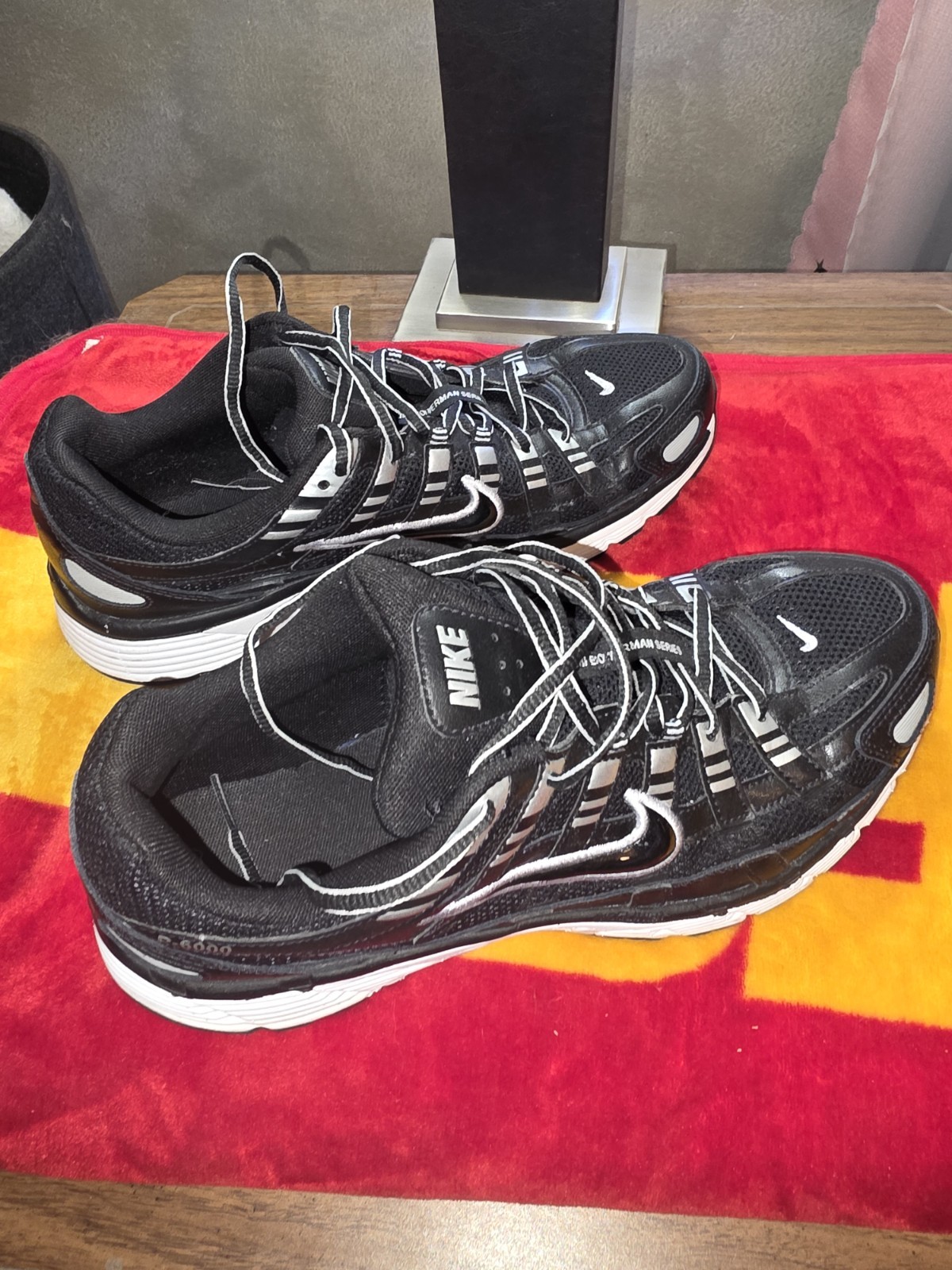 Nike P6000 Black/White/Metallic Silver /Black Mens Size 11 Athletic Shoe.
