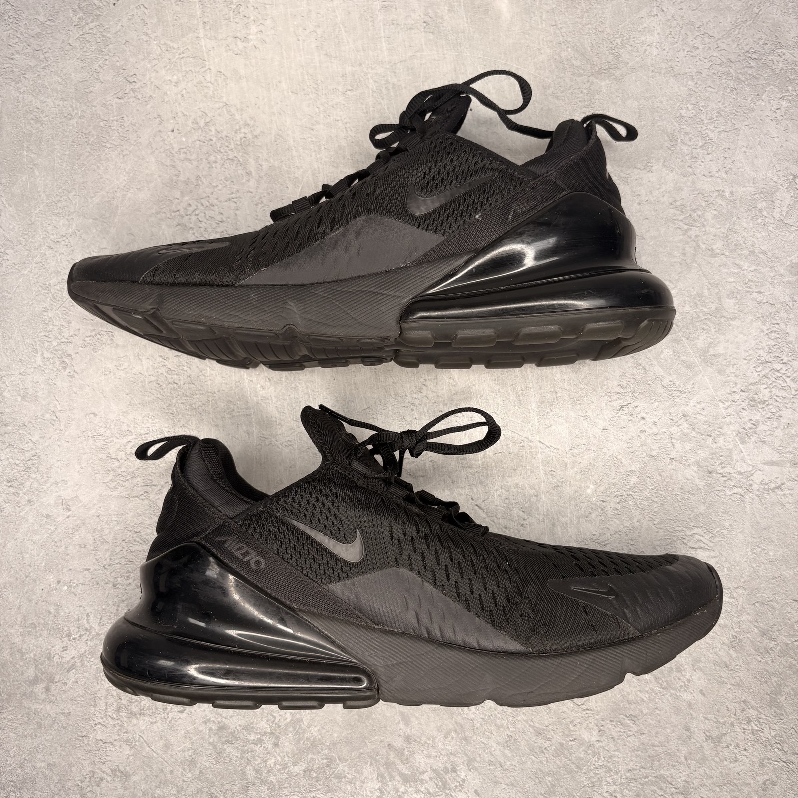 11.5M/13WNike Air Max 270 Triple Black *pre-owned* SIZE 11.5AH8050-005Pre-Owned