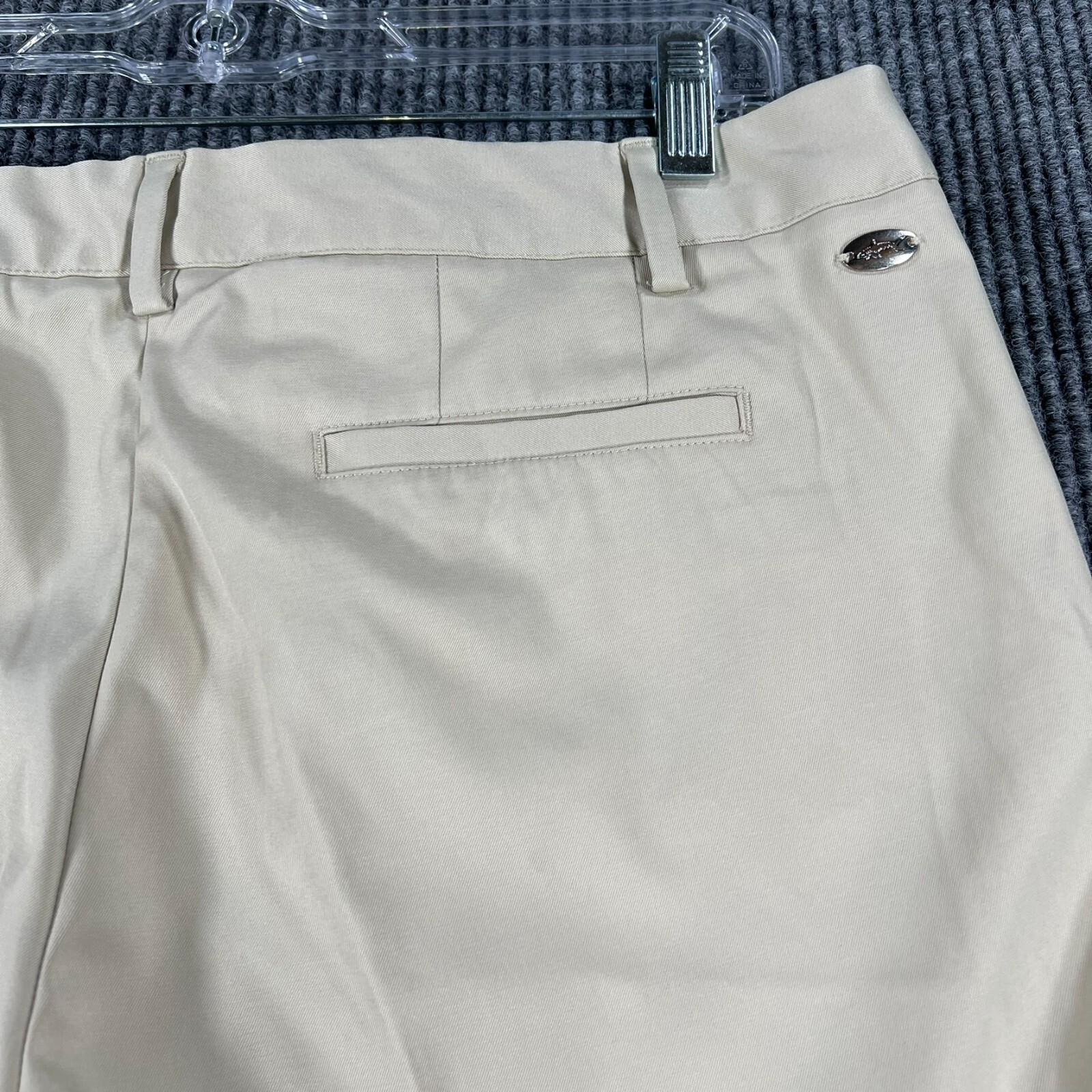 Greg Norman Womens Shorts Size 10 Beige Golf Outdoor Hiking Walking Chino