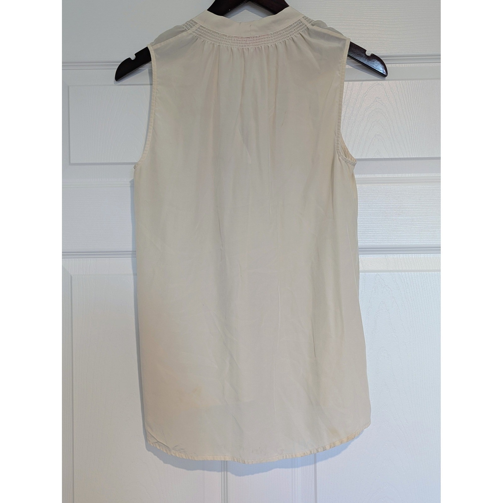 Lilly Pulitzer Womens Cream 100% Silk Tie Neck Sleeveless Blouse Smocked Top S