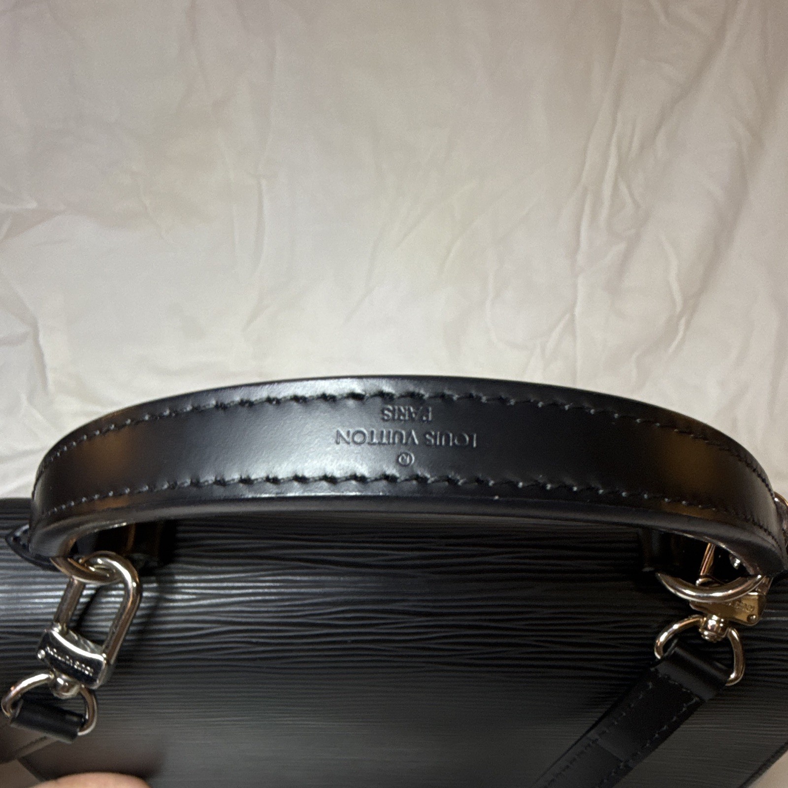 Louis Vuitton Black Epi Satchel Top Handle Zip Bag Detachable Strap Silver