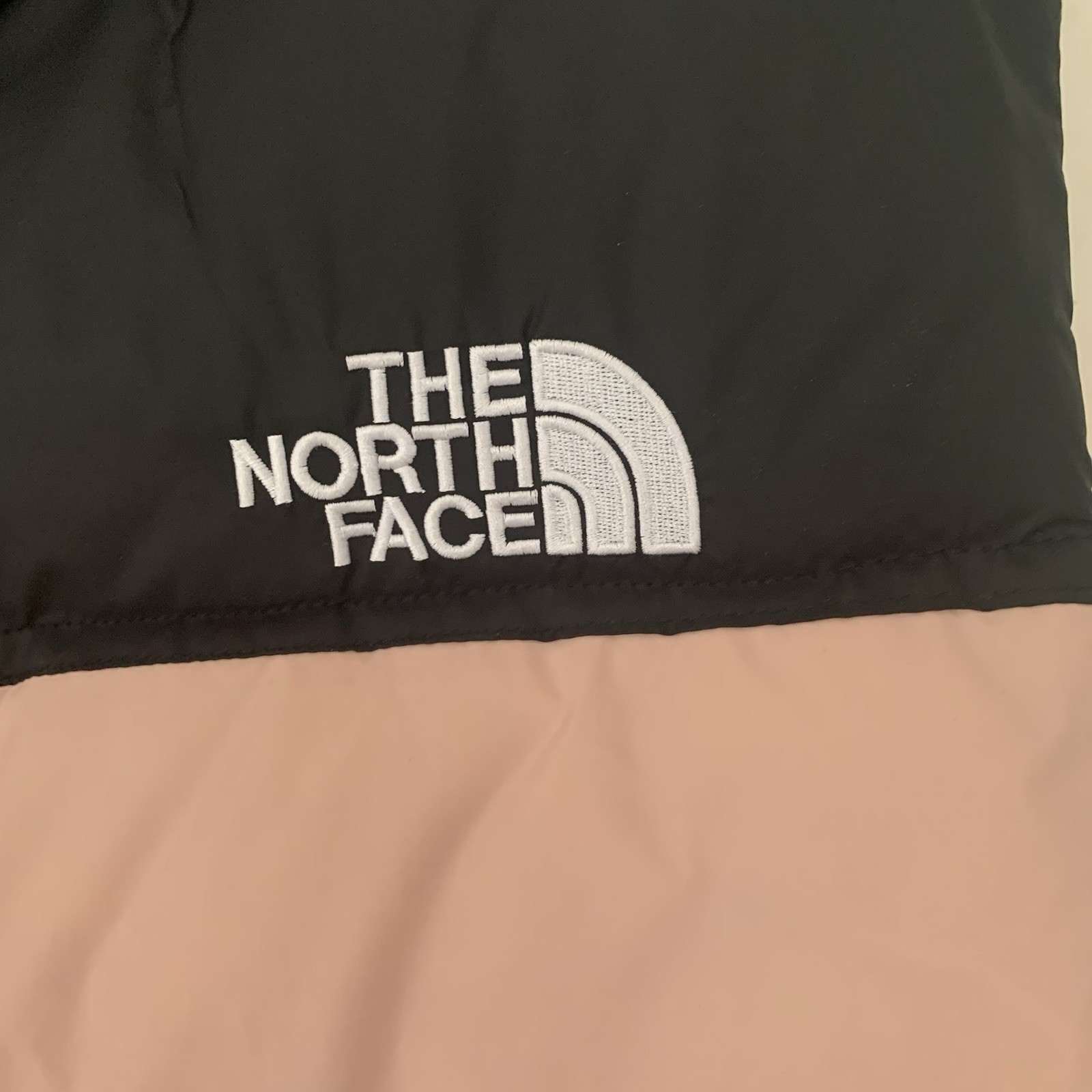 North Face Iconic Nuptse Vest Unisex Men’s Size L Pink/Black