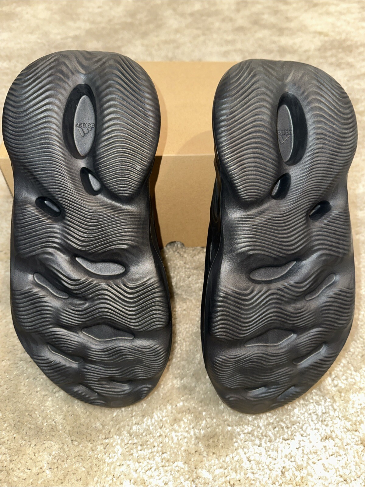 adidas Yeezy Foam RNR Onyx – Size 10