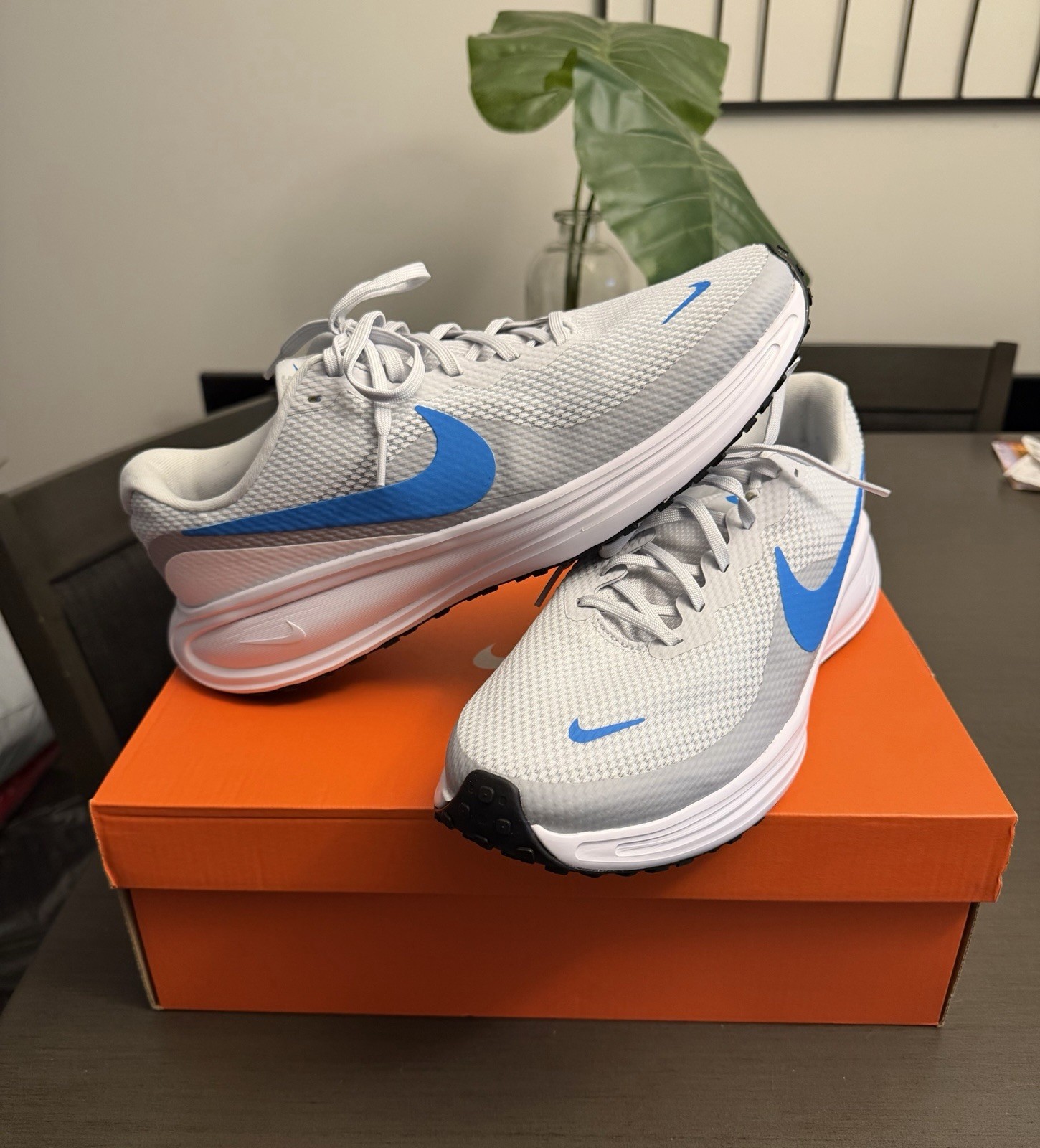 Nike Revolution 8 Men’s 11.5 HJ9198-006 Pure Platinum/Blue Hero/Wolf-Grey/White