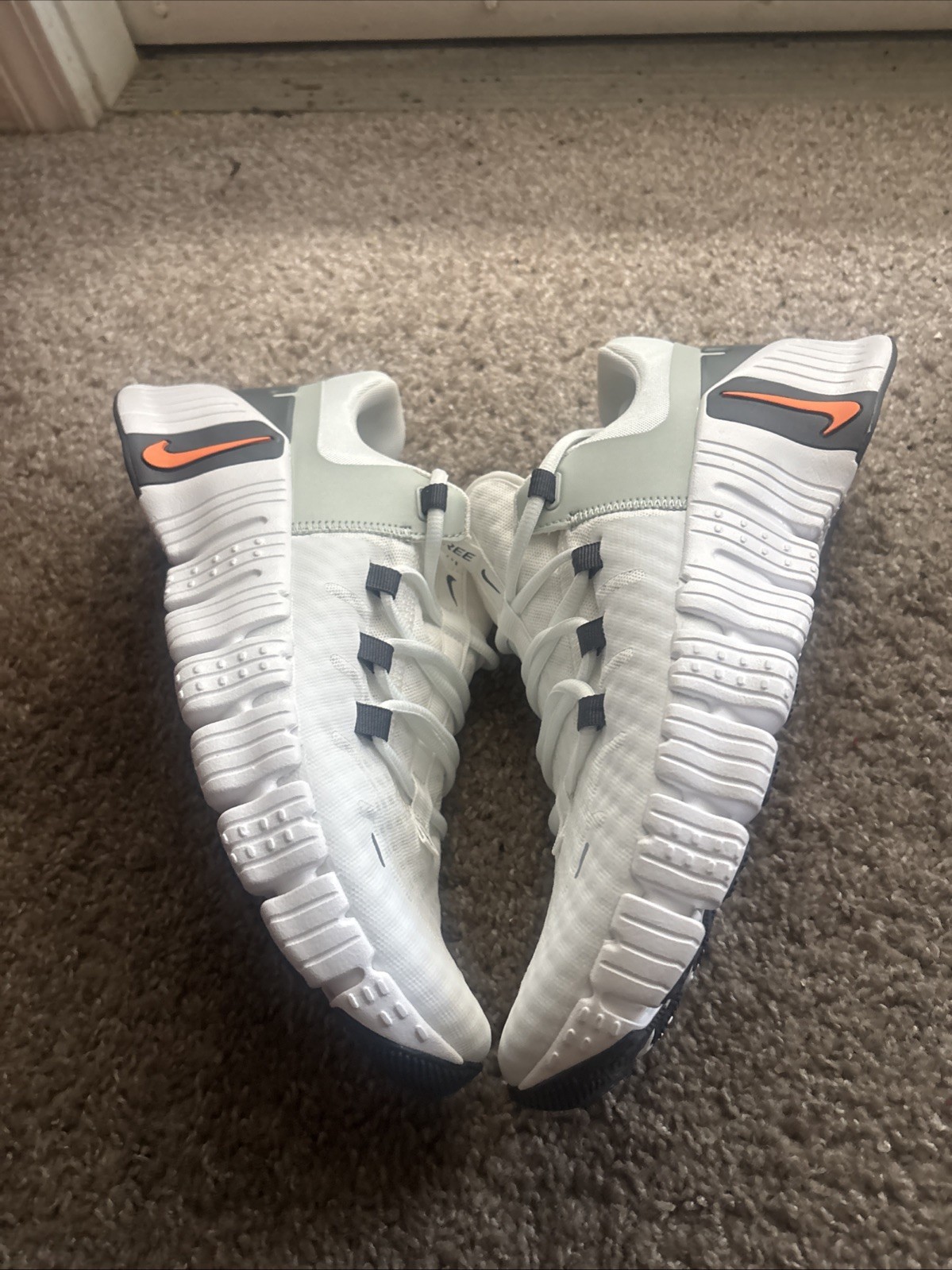 NEW Nike Free Metcon 5 Summit White/Bright Mandarin NBY DV3949-101 Mens Size 12