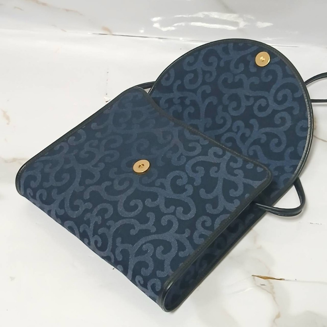 Yves Saint Laurent Shoulder Bag Navy Heart fittings Arabesque W:9.1 × H:7.9 in.