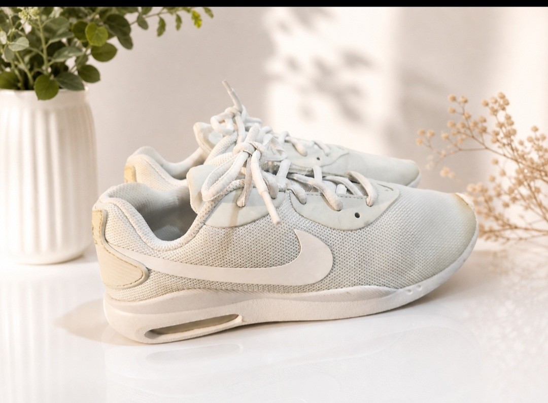 Material: Mesh (textile) upper with synthetic details and rubber sole