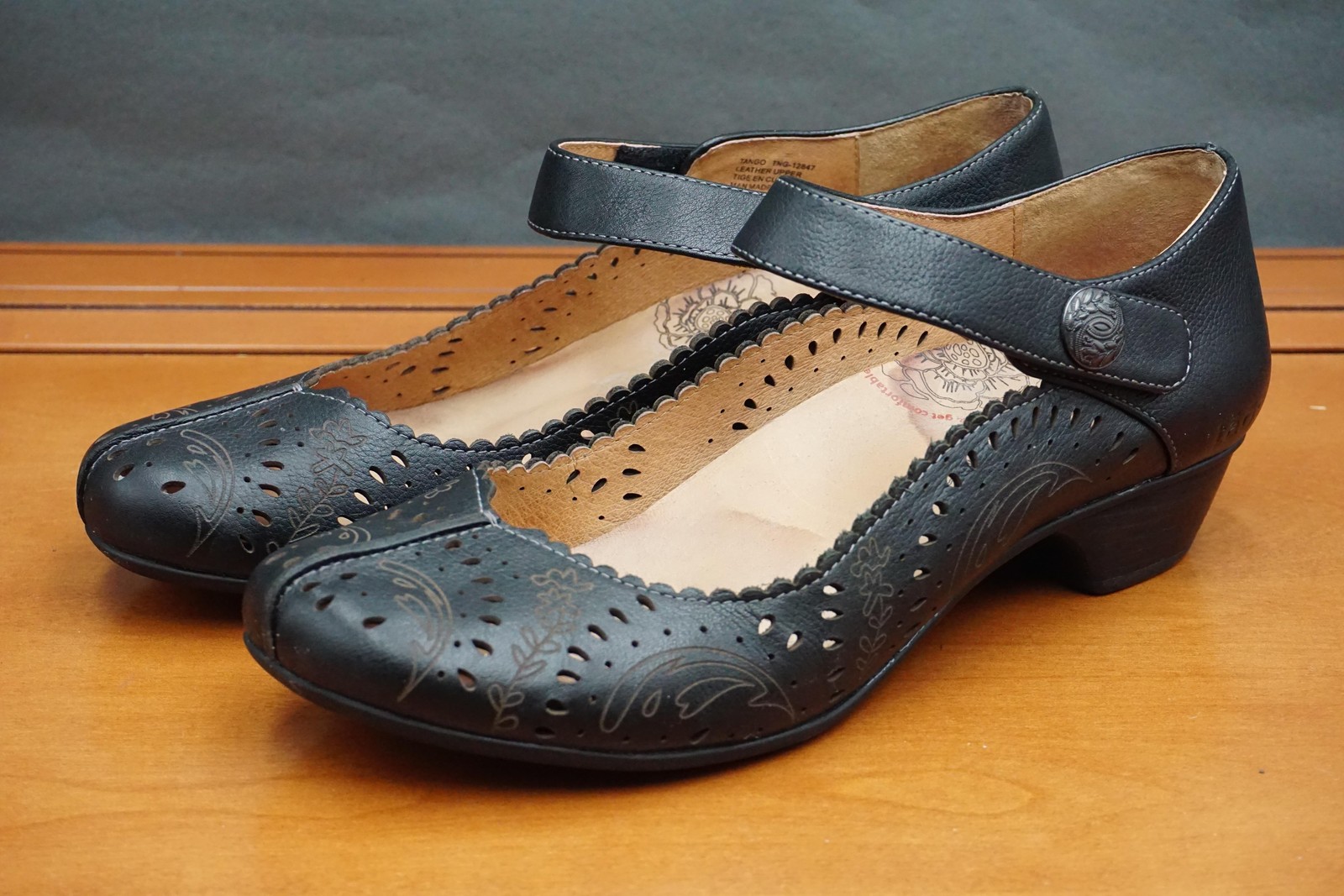 Taos Shoes Womens Size 9.5 US Black Leather Mary Jane Hook & Loop Casual Comfort