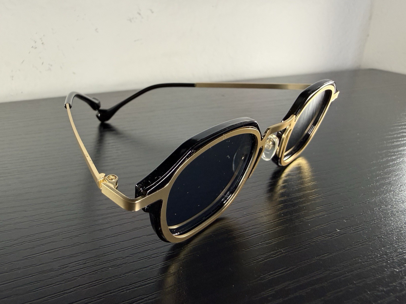 Men’s Round Sunglasses Black Metal Frame Gray Tinted Lenses Lightweight
