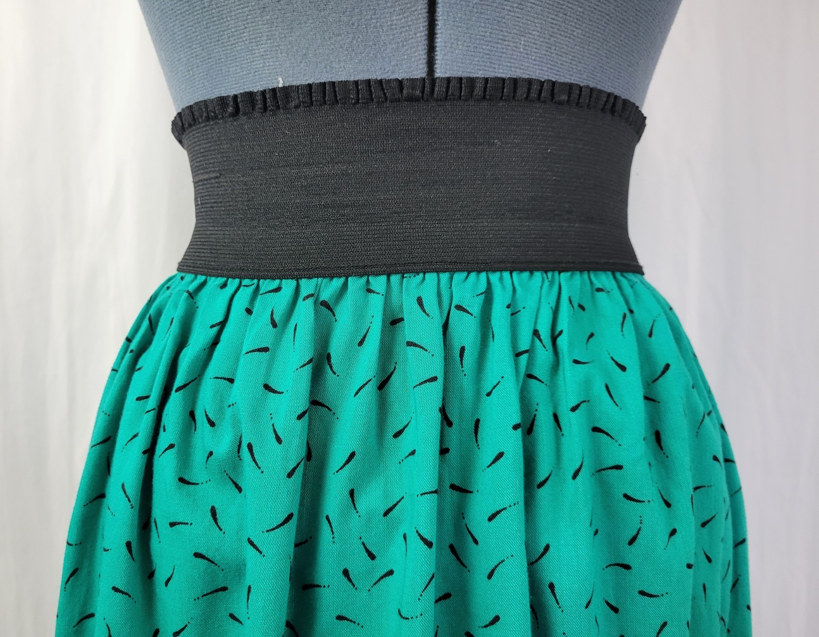 Vintage Wide Black Elastic Waistband Skirt w Teal Green Patterned Skirt Size 9