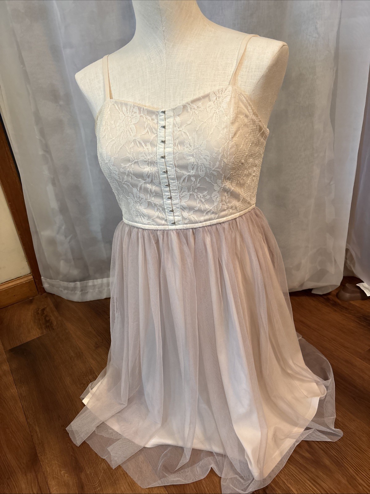 XHILARATION Woman’s Jrs M Princess Party Dress Tulle Overlay Adj Straps Lace